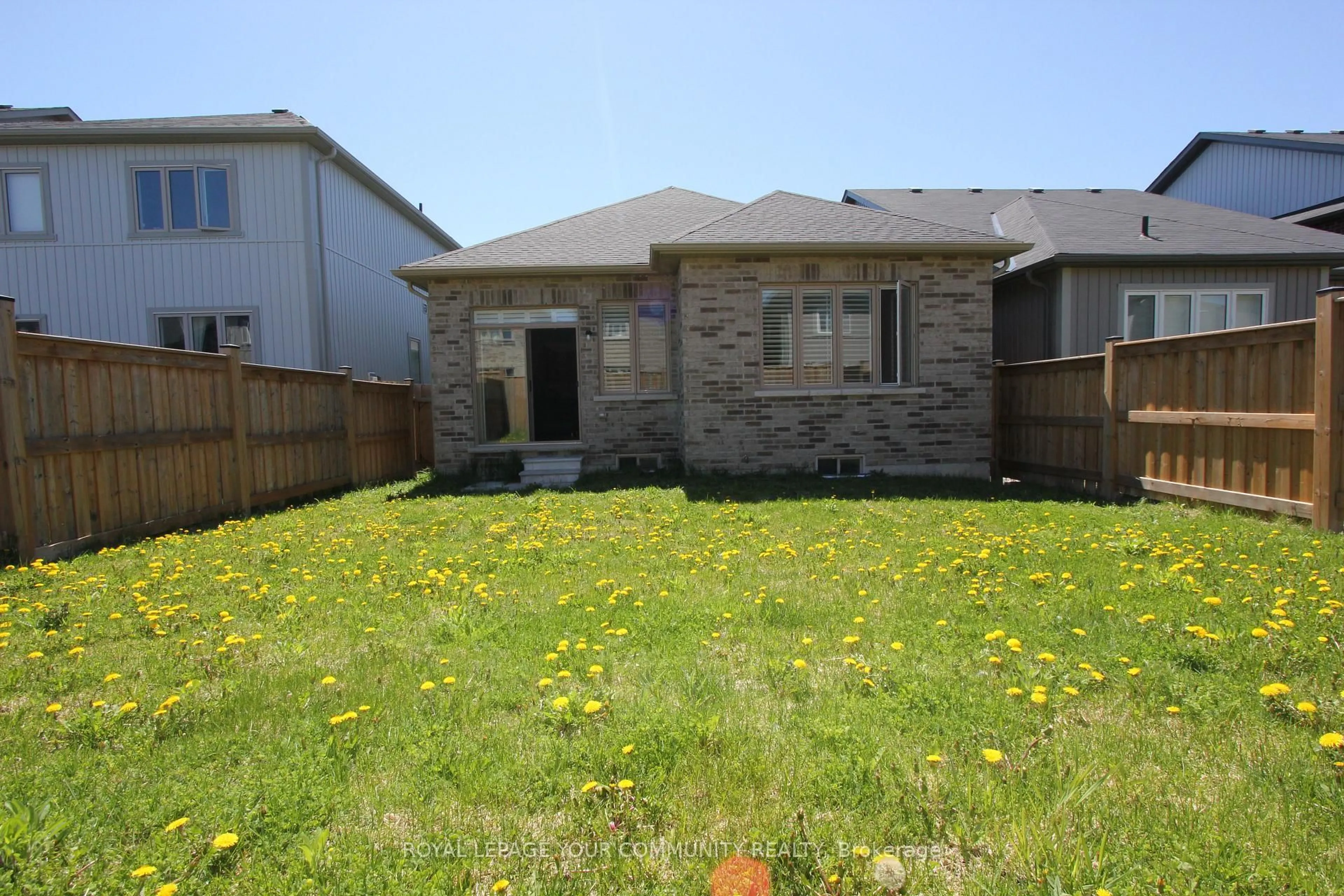 Patio, street for 42 Northhill Ave, Cavan Monaghan Ontario L4A 1G0