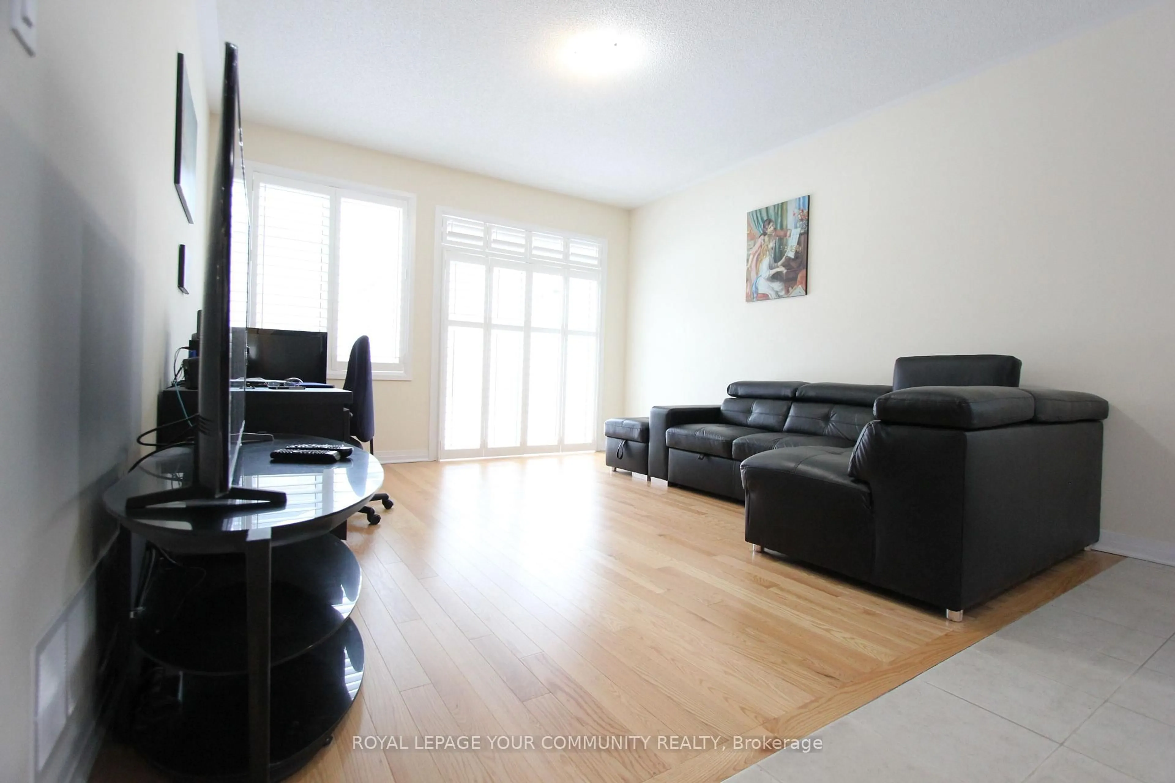 Living room with furniture, wood/laminate floor for 42 Northhill Ave, Cavan Monaghan Ontario L4A 1G0