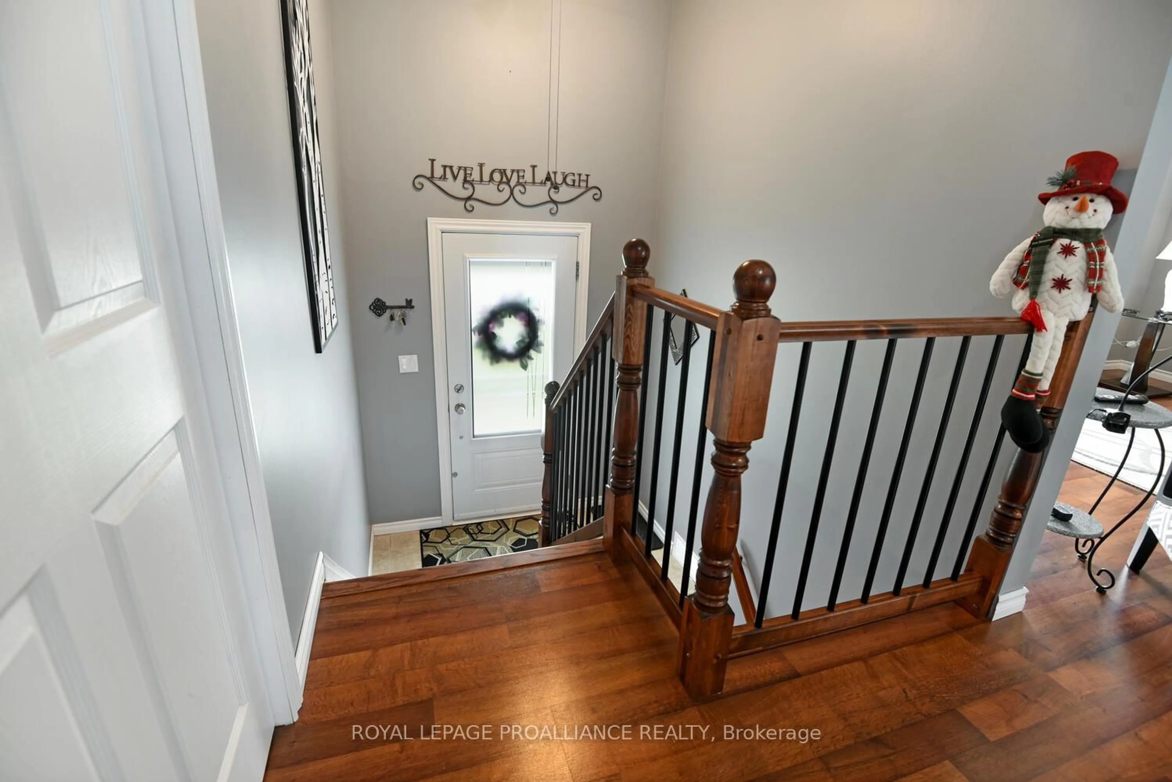 Indoor entryway for 1343 Borden Cres, Brockville Ontario K6V 5X7