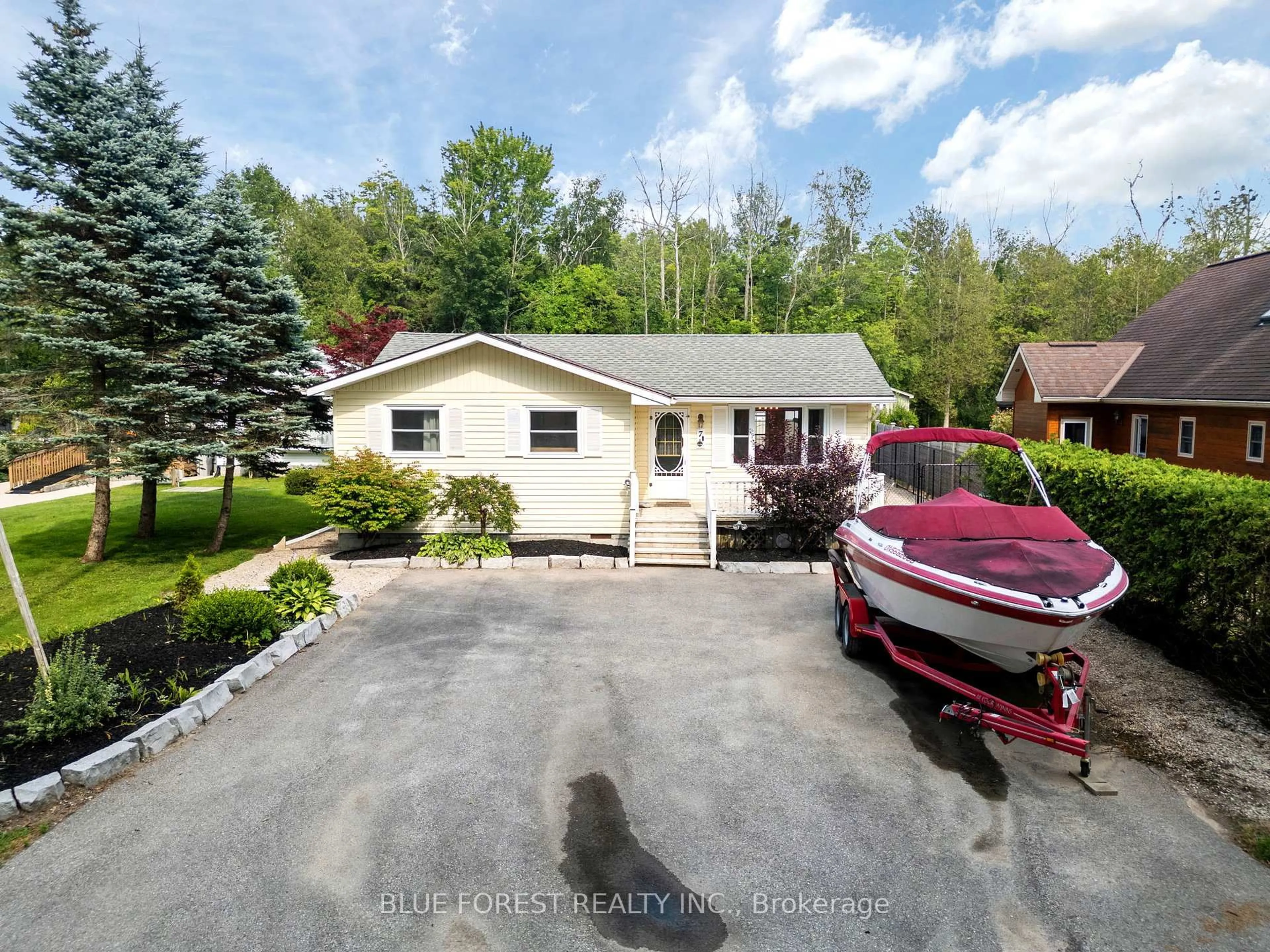 A pic from outside/outdoor area/front of a property/back of a property/a pic from drone, unknown for 7 Andrew Cres, Goderich Ontario N7A 3X8