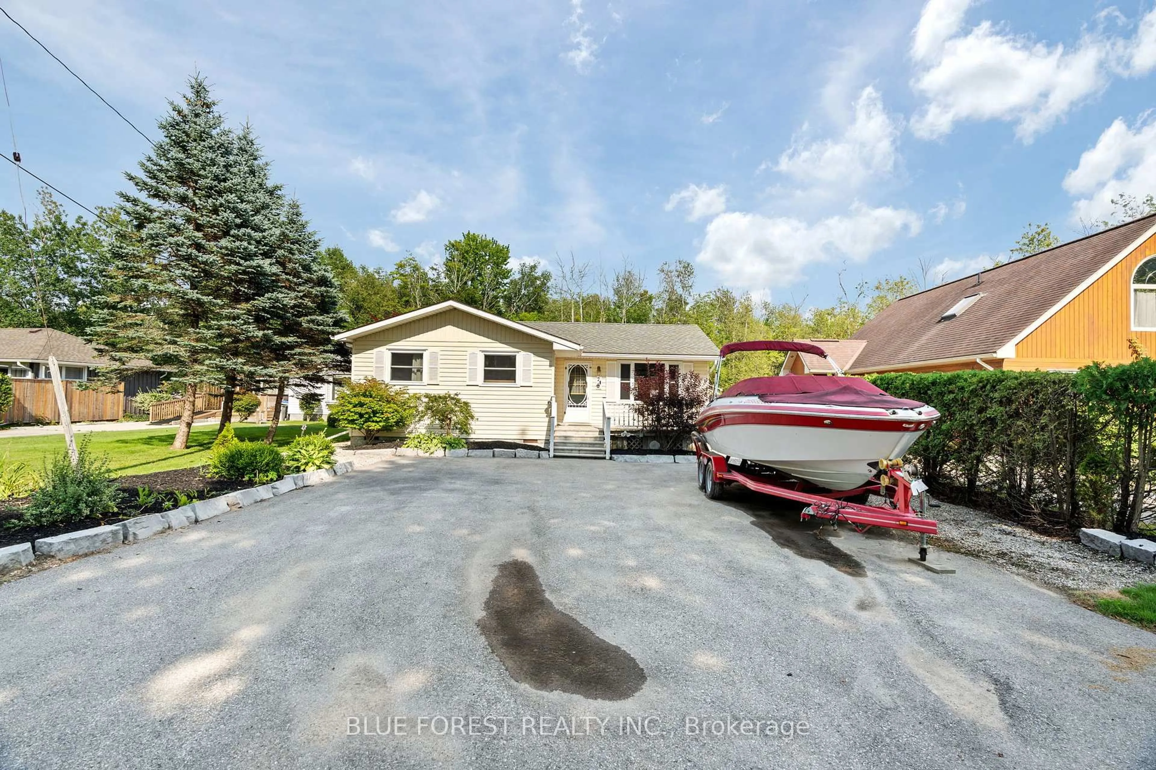 A pic from outside/outdoor area/front of a property/back of a property/a pic from drone, water/lake/river/ocean view for 7 Andrew Cres, Goderich Ontario N7A 3X8