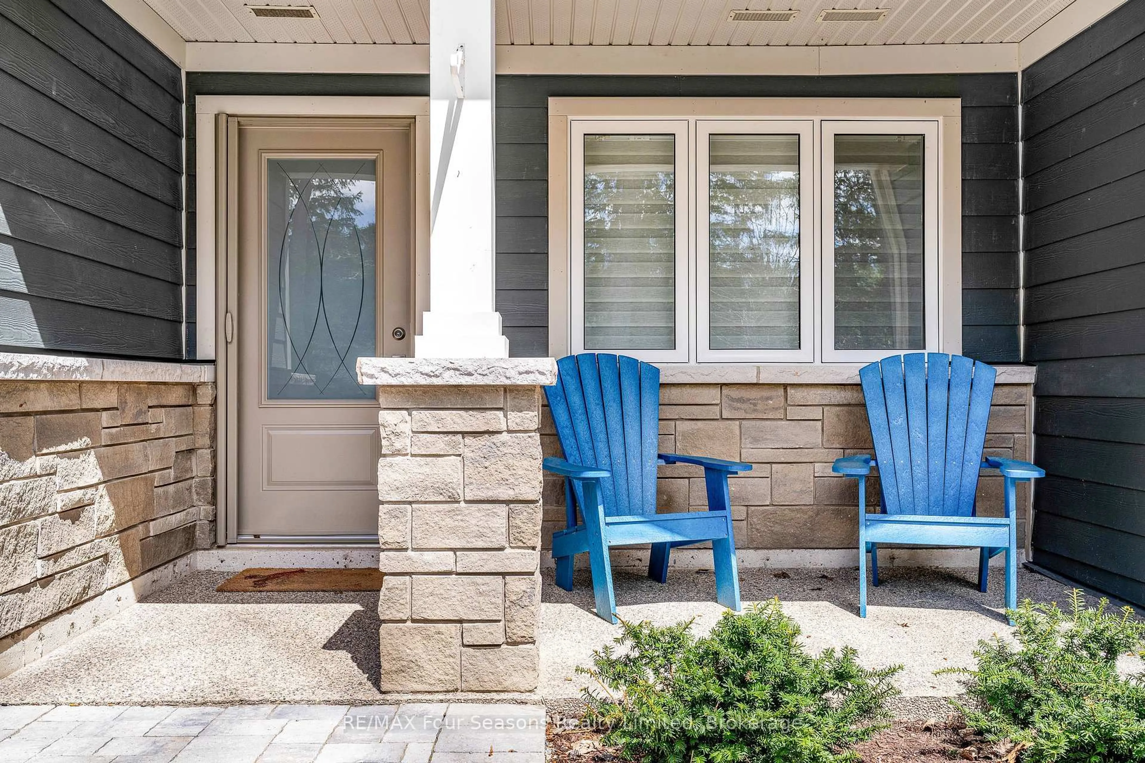 Patio, street for 120 Warbler Way, Blue Mountains Ontario N0H 2P0
