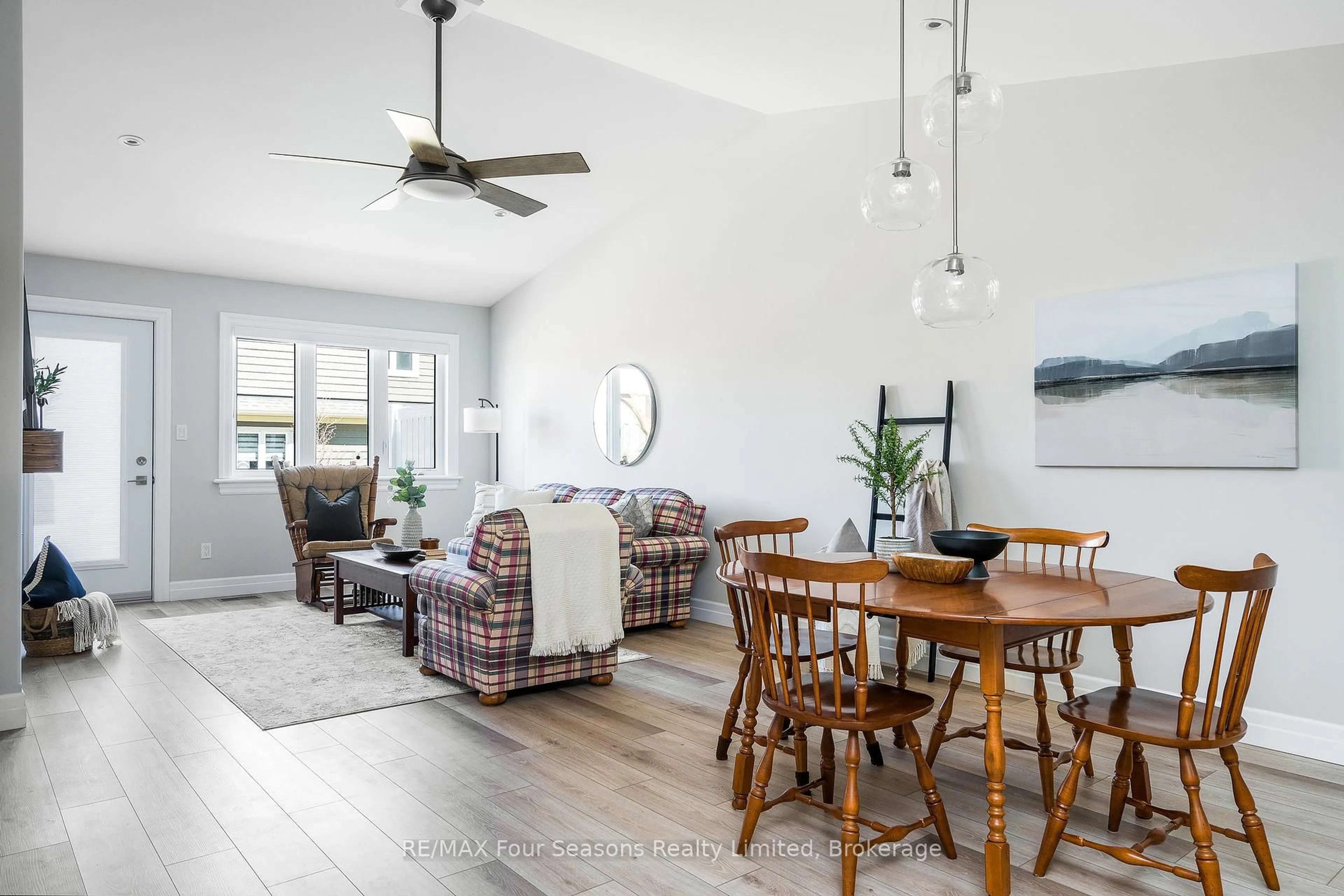 Living room with furniture, wood/laminate floor for 120 Warbler Way, Blue Mountains Ontario N0H 2P0
