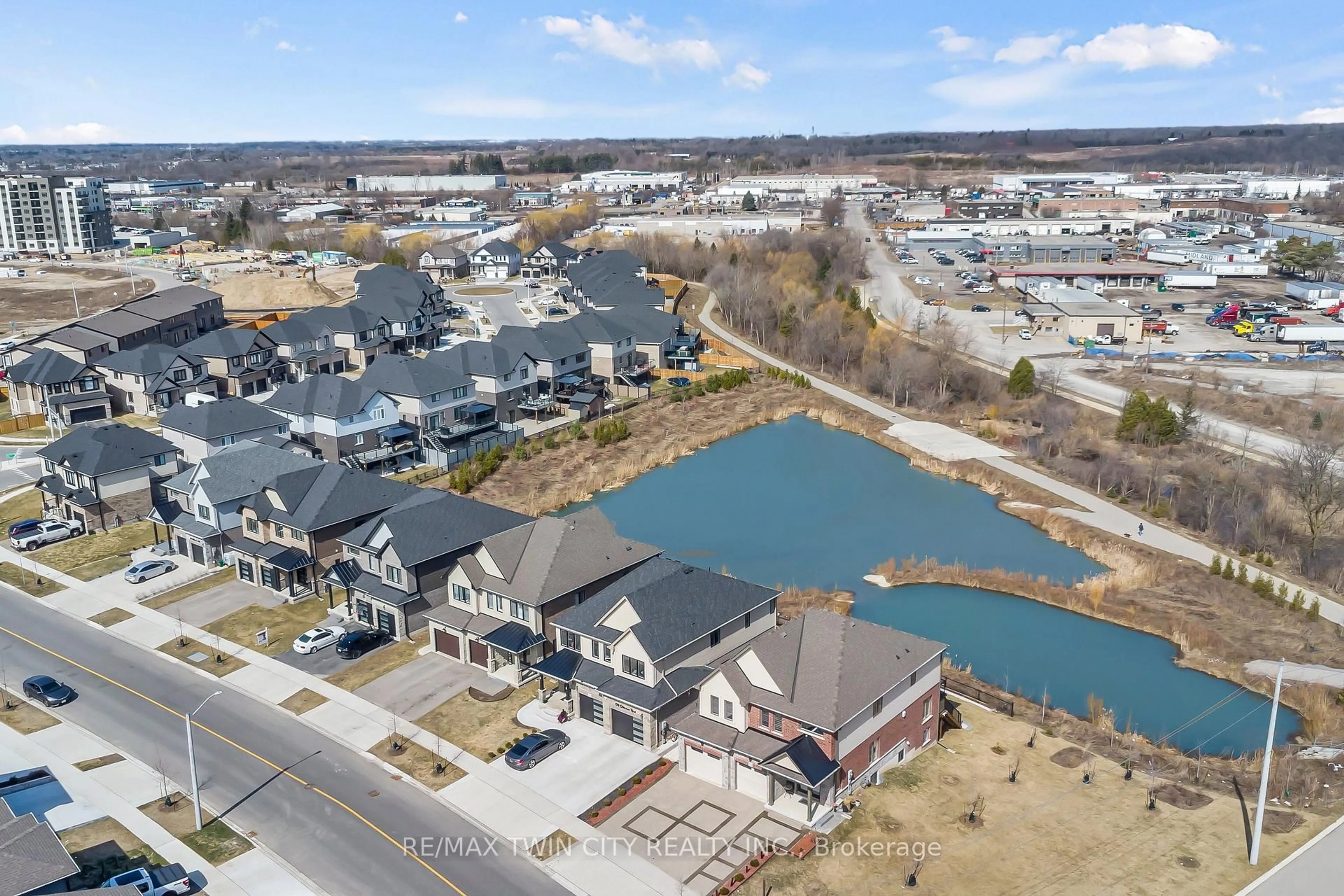 A pic from outside/outdoor area/front of a property/back of a property/a pic from drone, water/lake/river/ocean view for 184 Otterbein Rd, Kitchener Ontario N2B 0A8