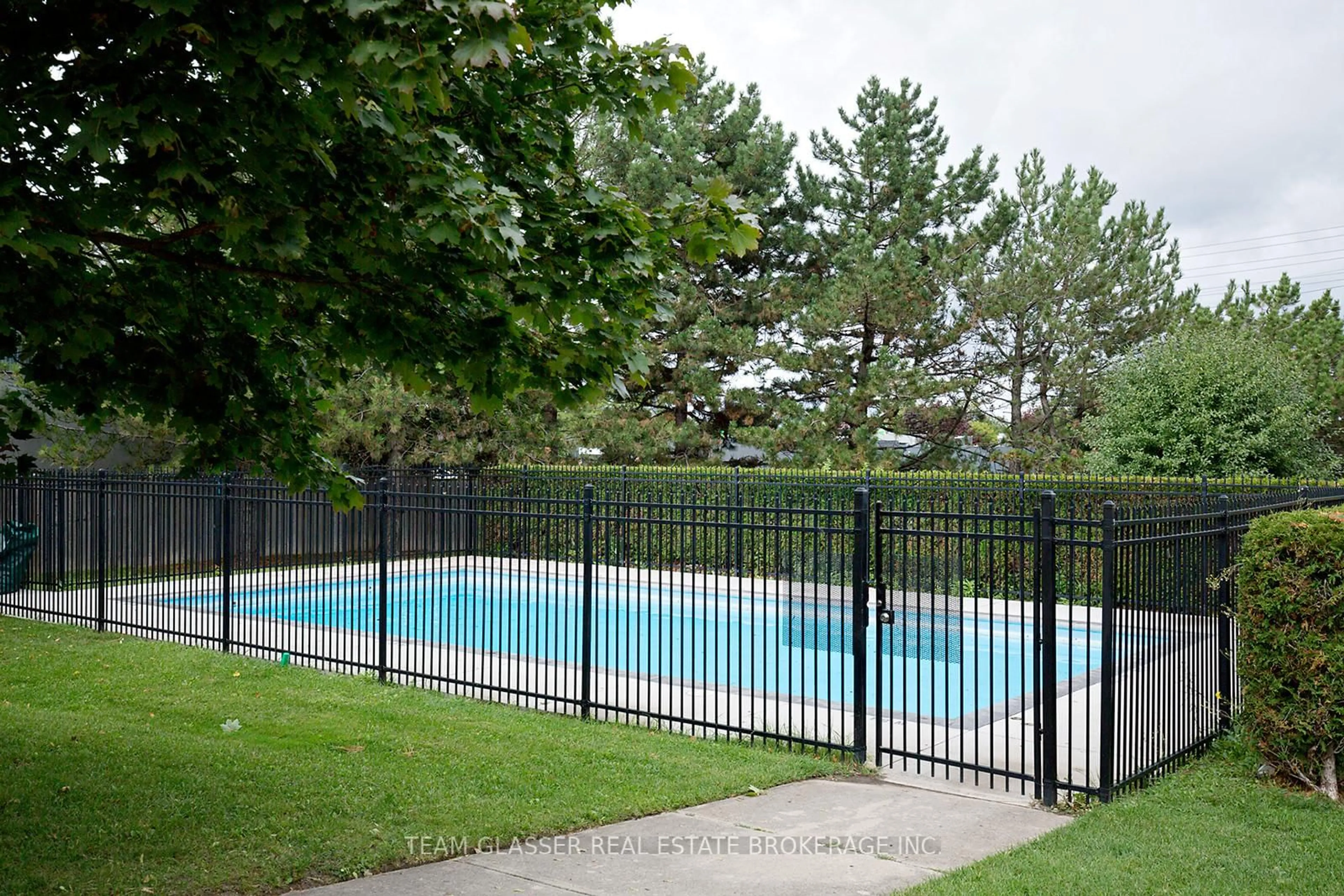 Pool for 735 DEVERON Cres #311, London South Ontario N5Z 4X8