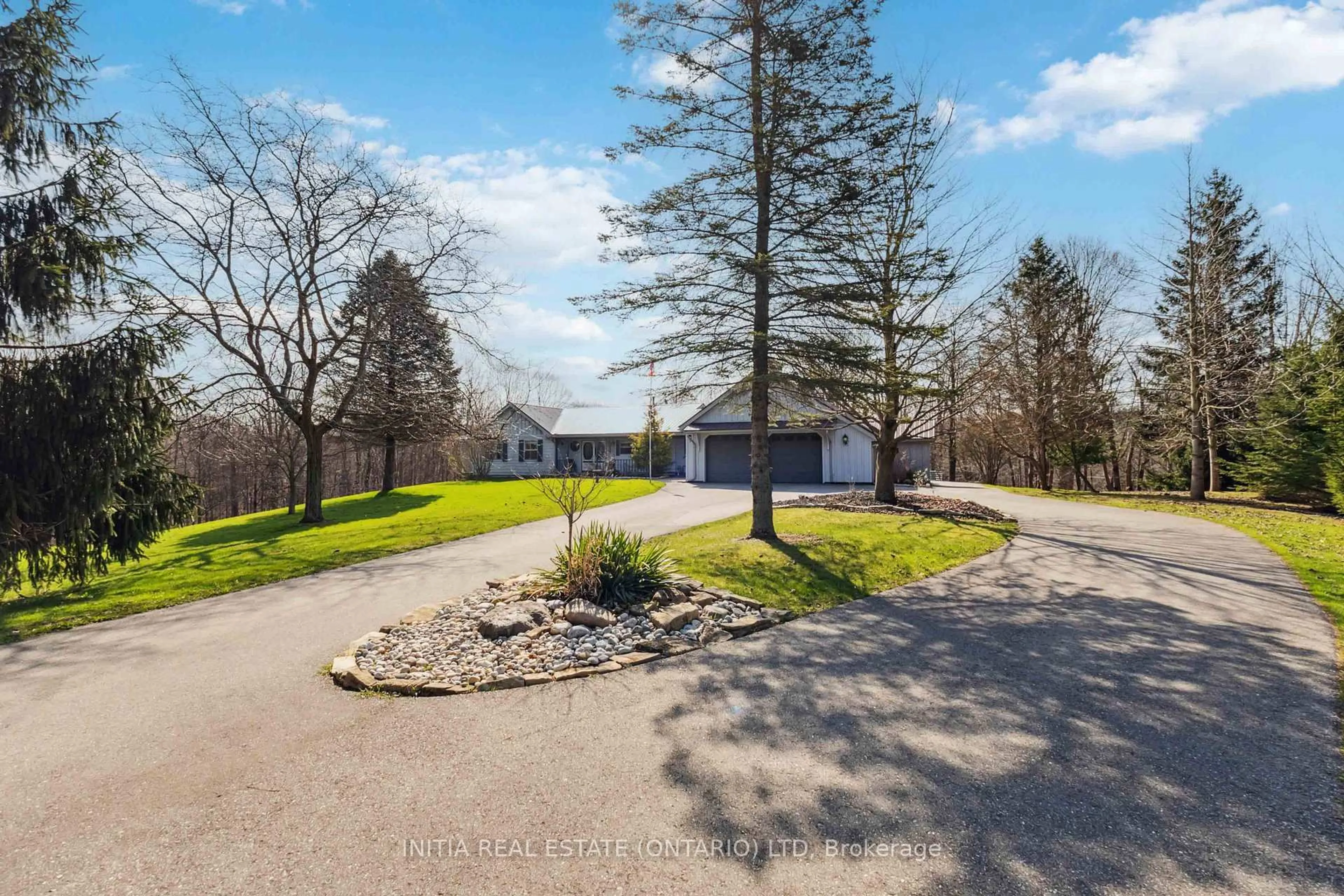 A pic from outside/outdoor area/front of a property/back of a property/a pic from drone, water/lake/river/ocean view for 42420 Dexter Line, Central Elgin Ontario N0L 2L0