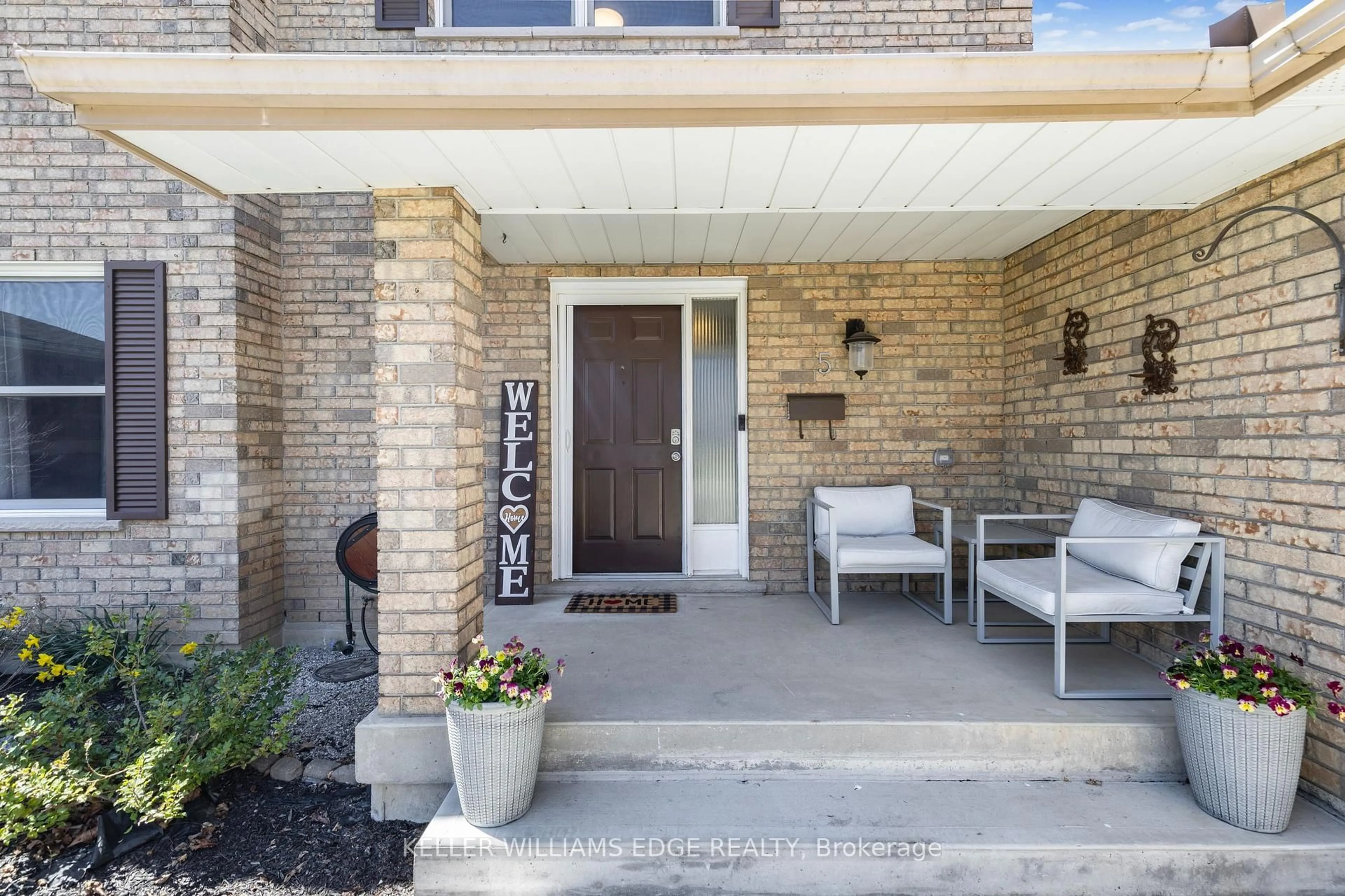 Home with brick exterior material, street for 5 Kintyre Crt, Haldimand Ontario N3W 1G8