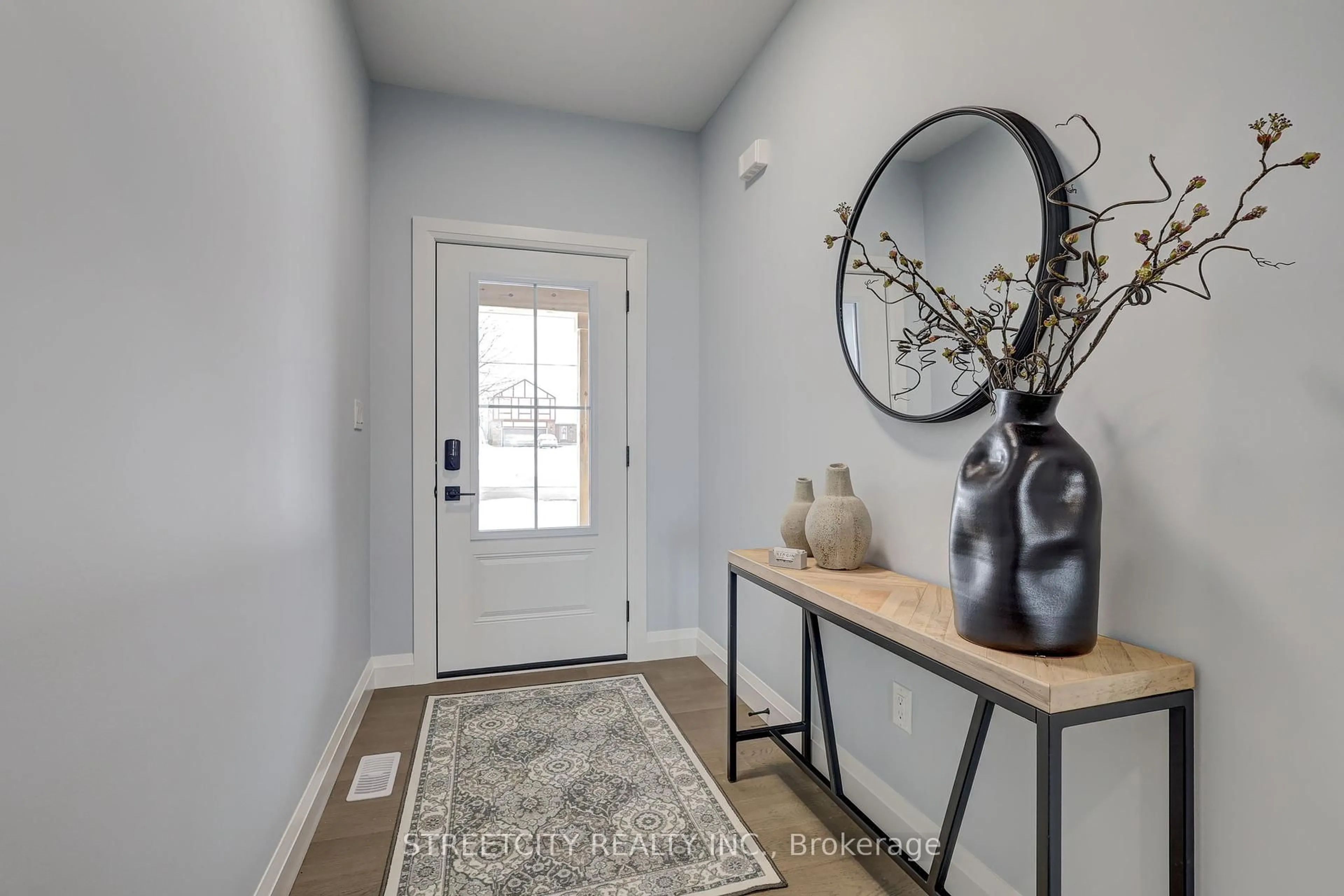 Indoor entryway for 8080 Union Rd, Southwold Ontario N0L 1K0