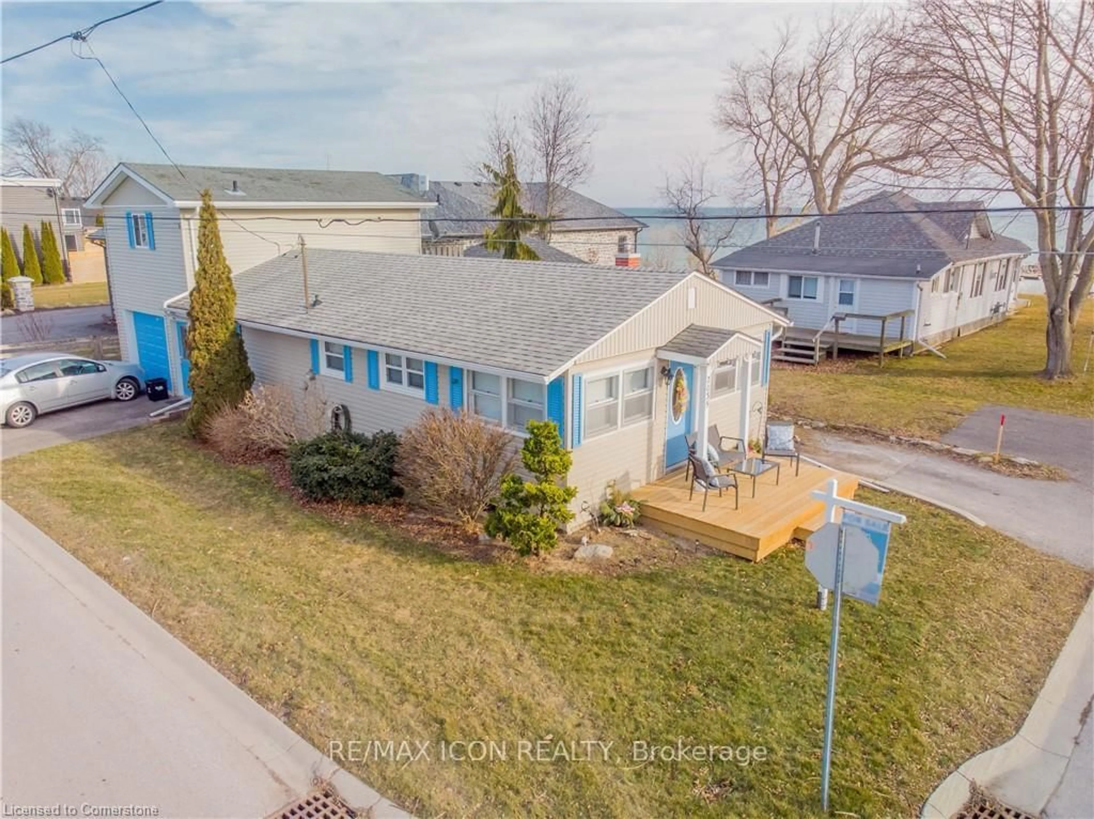 A pic from outside/outdoor area/front of a property/back of a property/a pic from drone, water/lake/river/ocean view for 2035 Erie St, Norfolk Ontario N0A 1N0