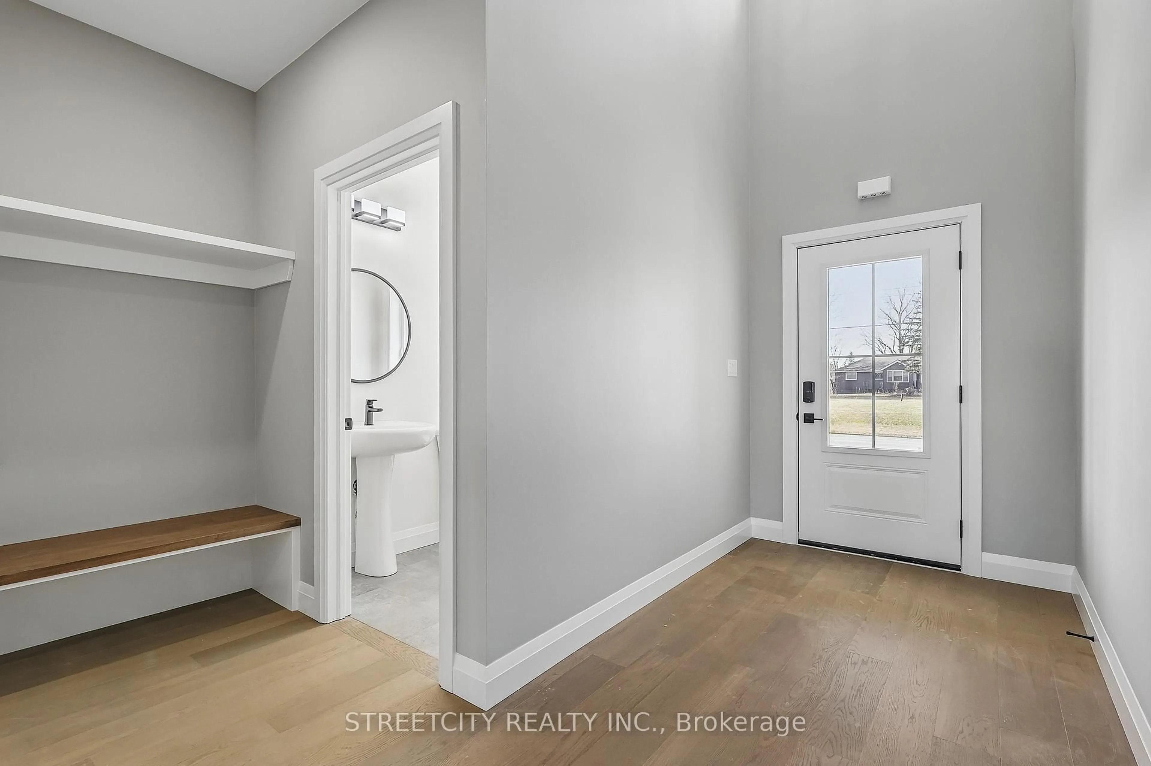 Indoor entryway for 8068 Union Rd, Southwold Ontario N0L 1K0
