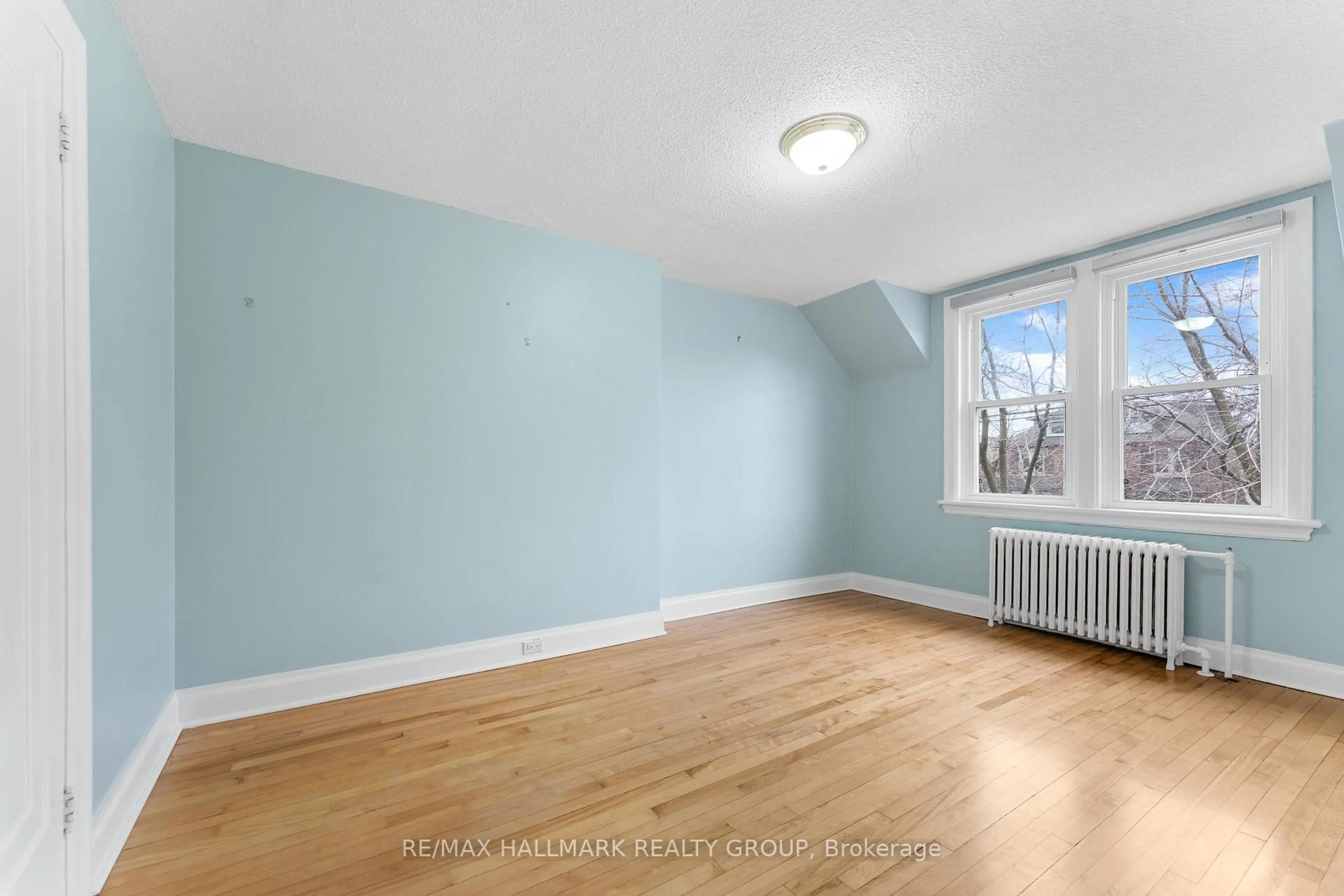 A pic of a room for 408 Holland Ave, Ottawa Ontario K1Y 0Z2