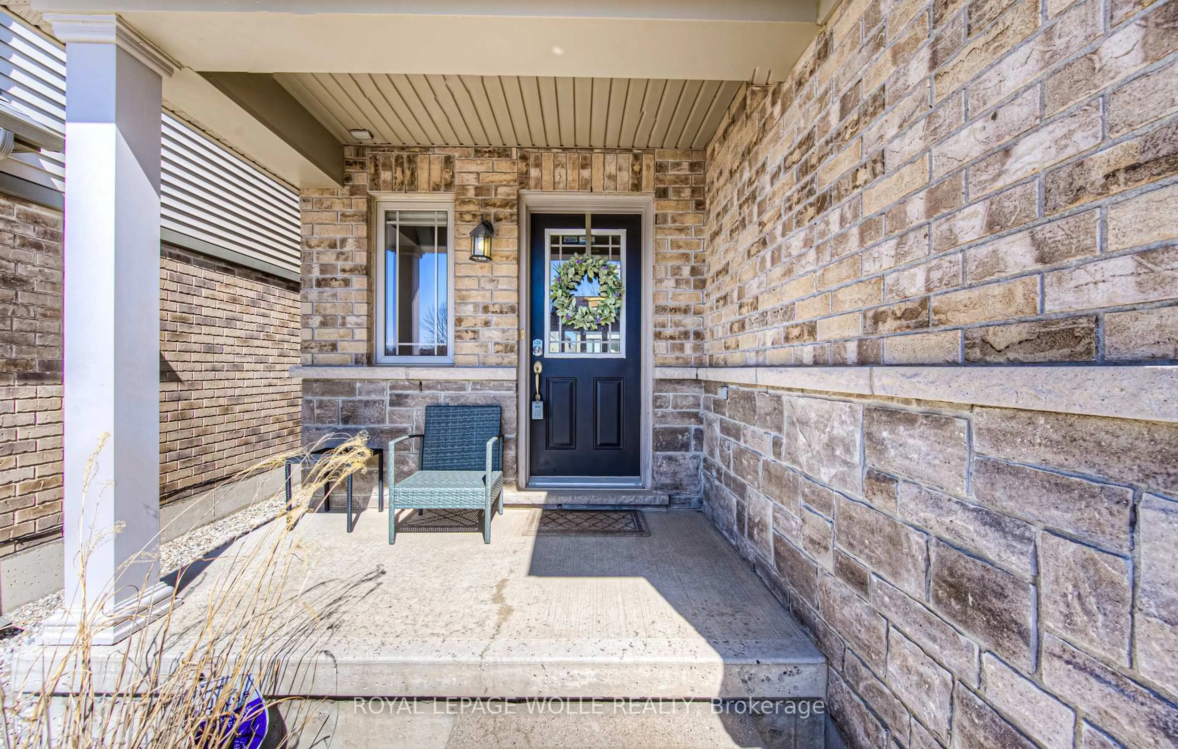 Indoor entryway for 18 Creek Ridge St, Kitchener Ontario N2R 0B5