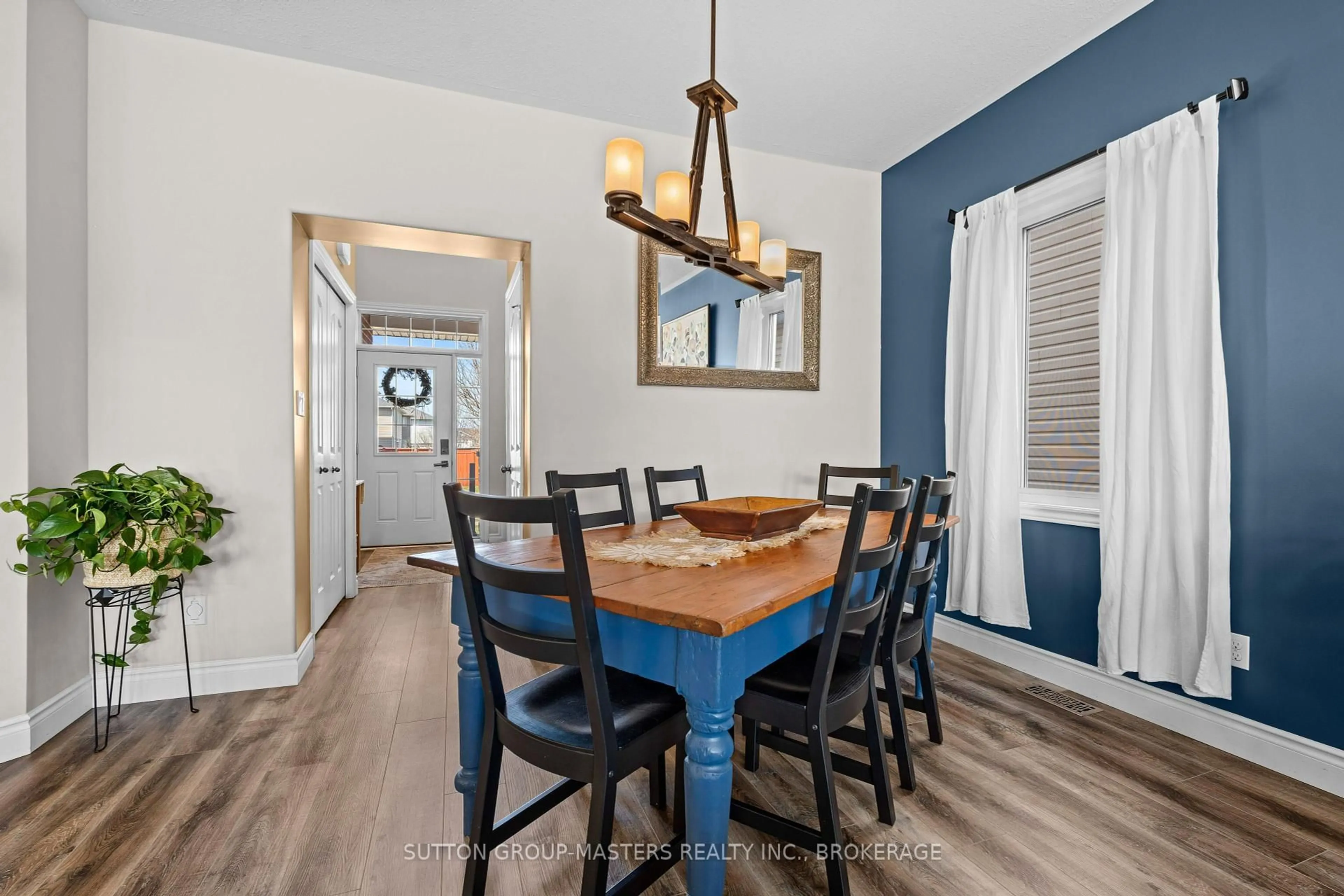 Dining room, wood/laminate floor for 1609 Providence Cres, Kingston Ontario K7P 0H8