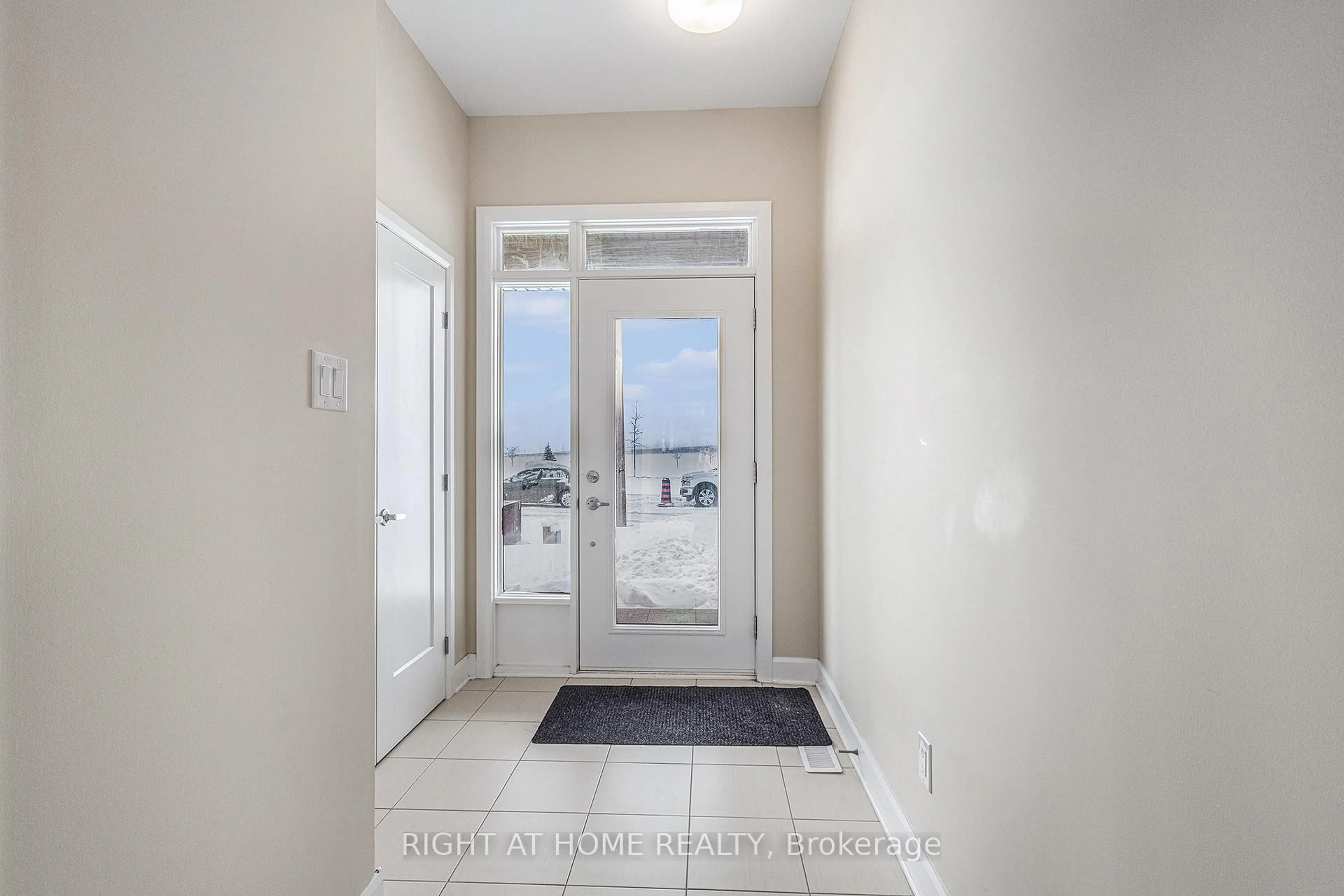 Indoor entryway for 907 Orvieto Way, Stittsville Ontario K2S 2L1