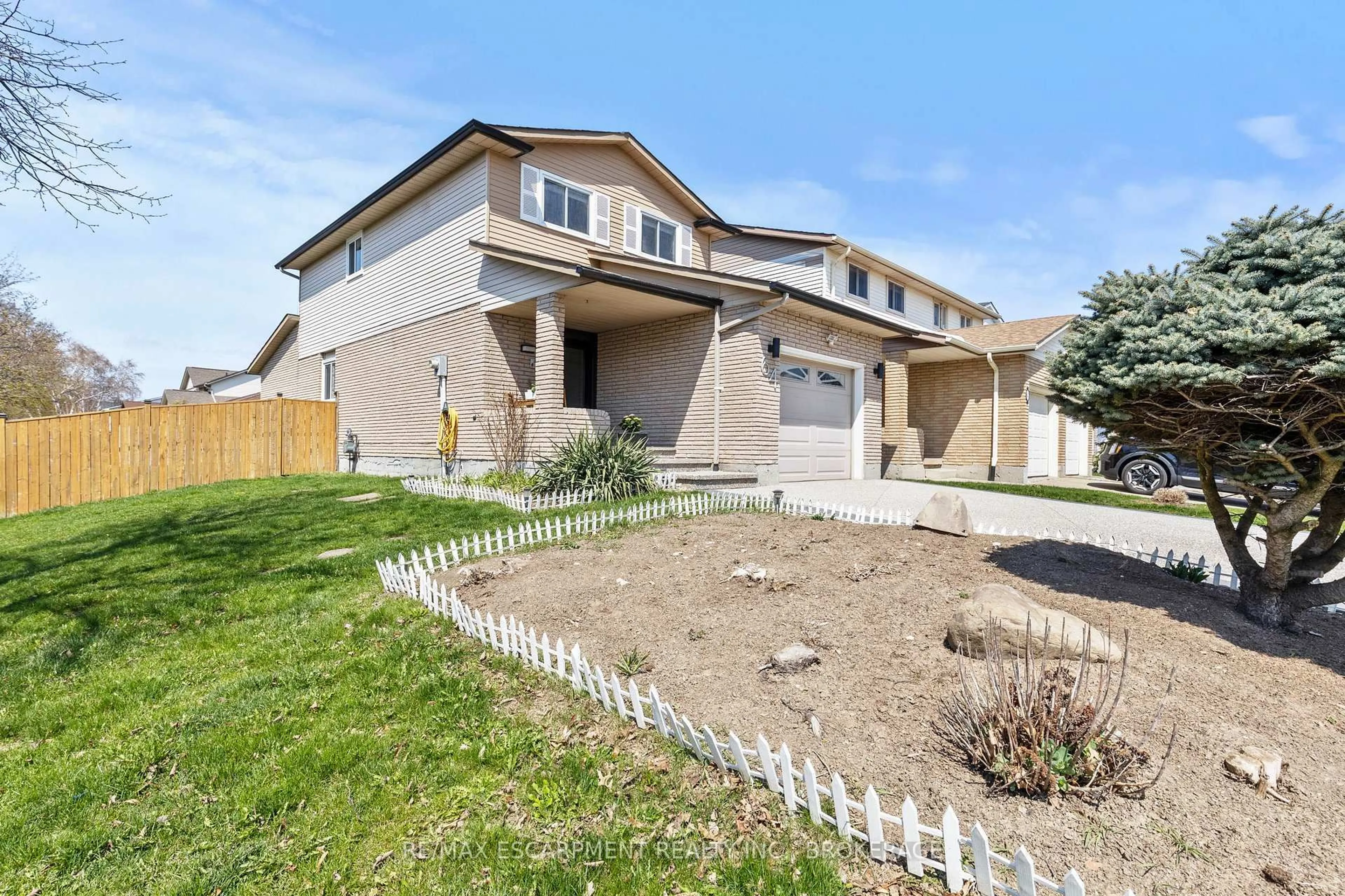 A pic from outside/outdoor area/front of a property/back of a property/a pic from drone, street for 64 Athenia Dr, Hamilton Ontario L8J 1S7