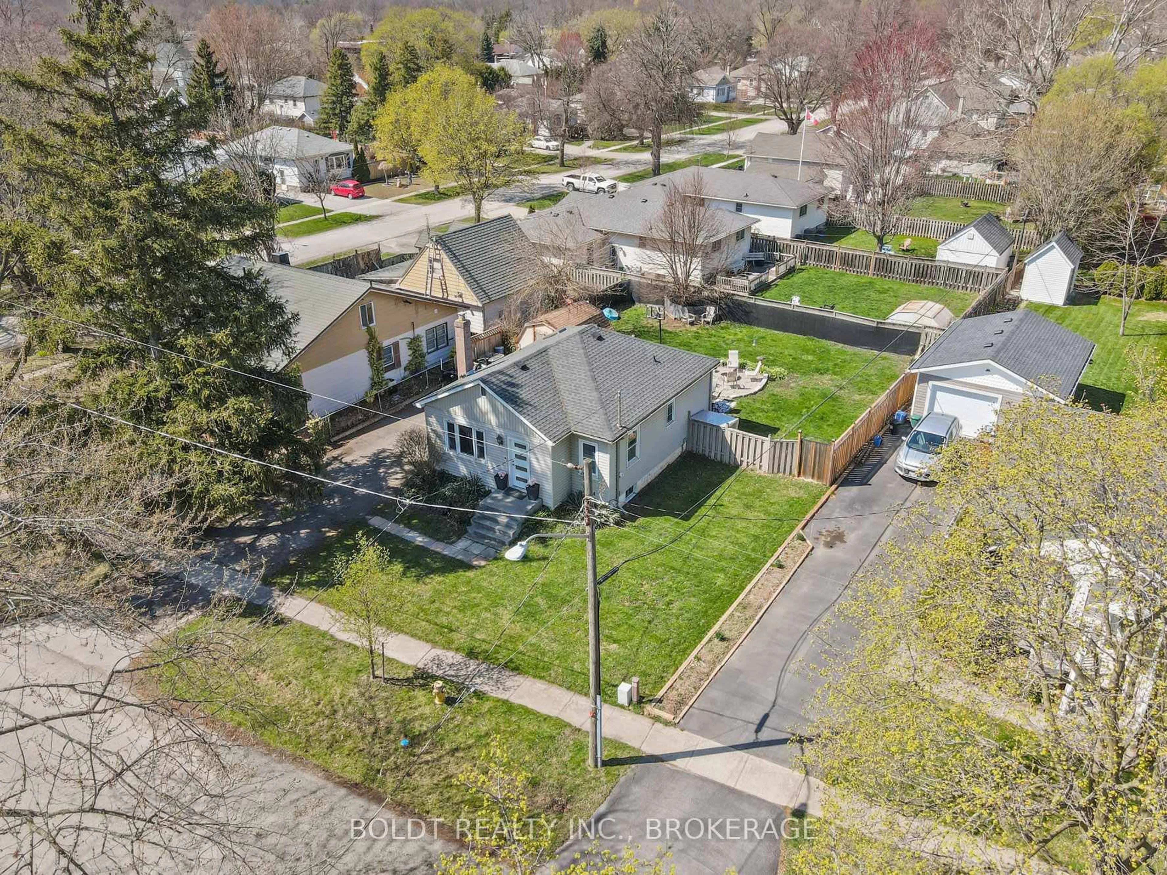A pic from outside/outdoor area/front of a property/back of a property/a pic from drone, street for 11 Edward Ave, St. Catharines Ontario L2N 1K1