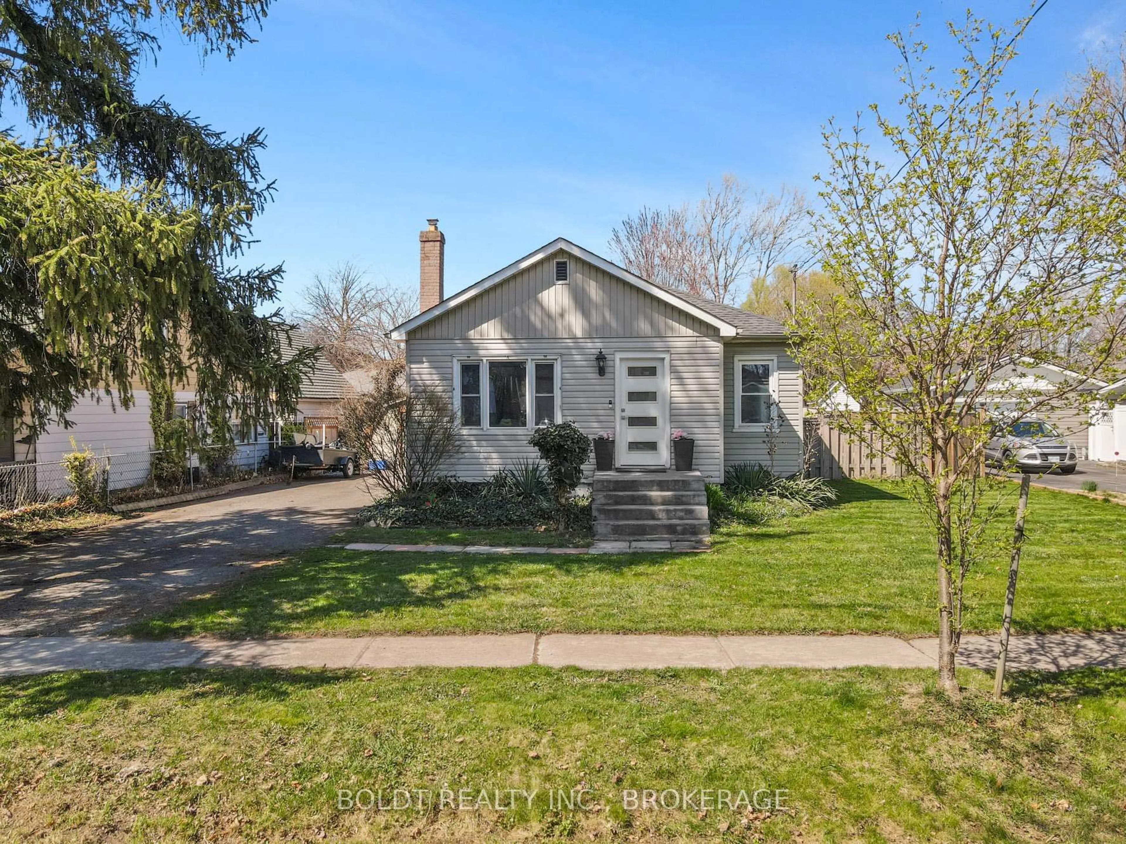 Unknown for 11 Edward Ave, St. Catharines Ontario L2N 1K1