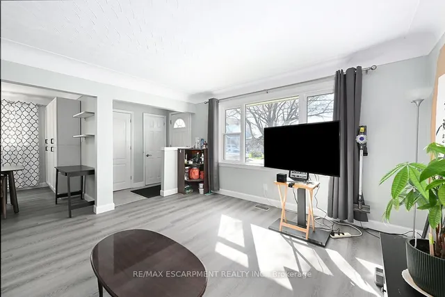 Additional property image - 333 East 42nd St