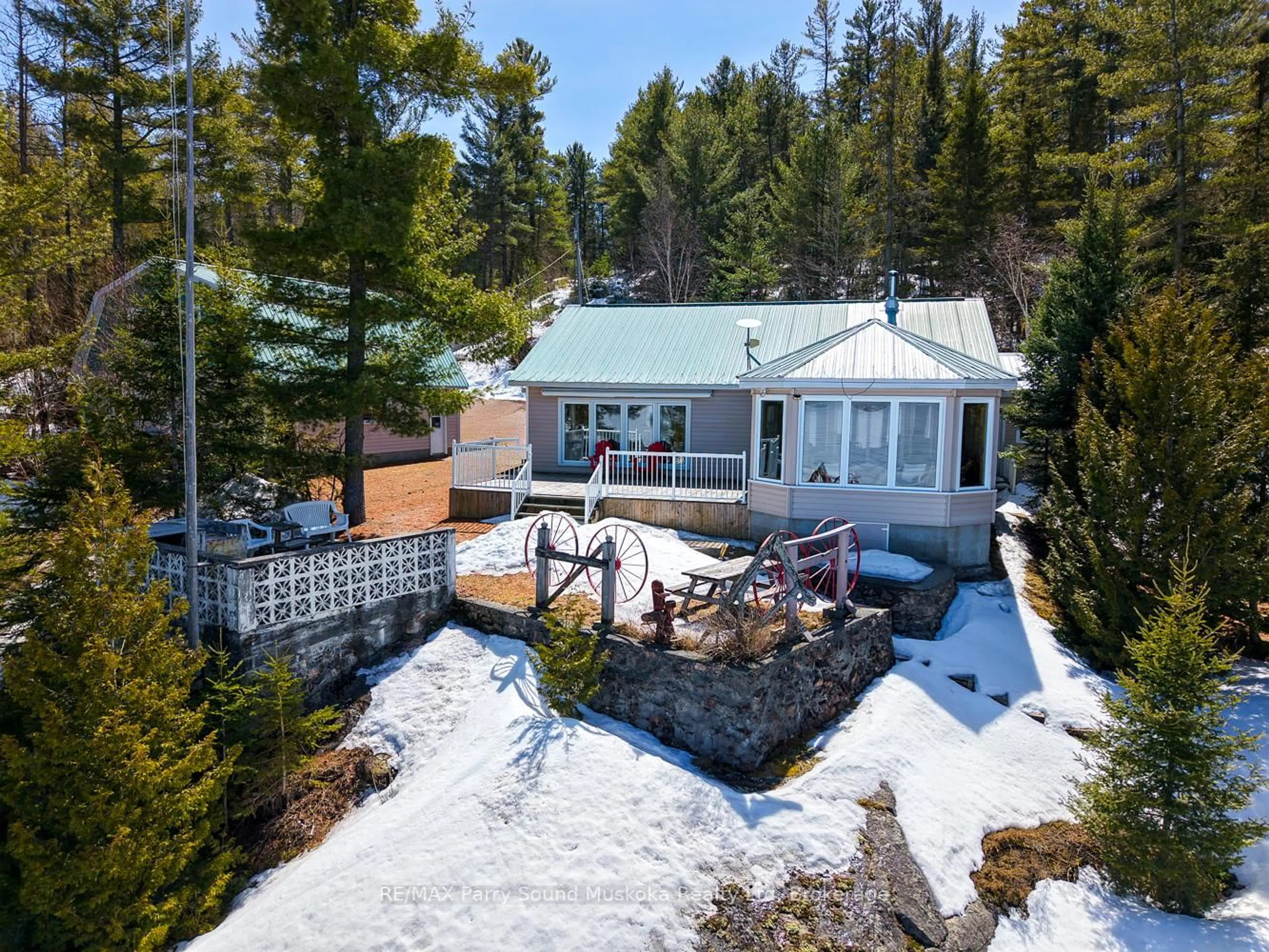 A pic from outside/outdoor area/front of a property/back of a property/a pic from drone, unknown for 667 Hwy 528A Highway, French River Ontario P0M 2K0