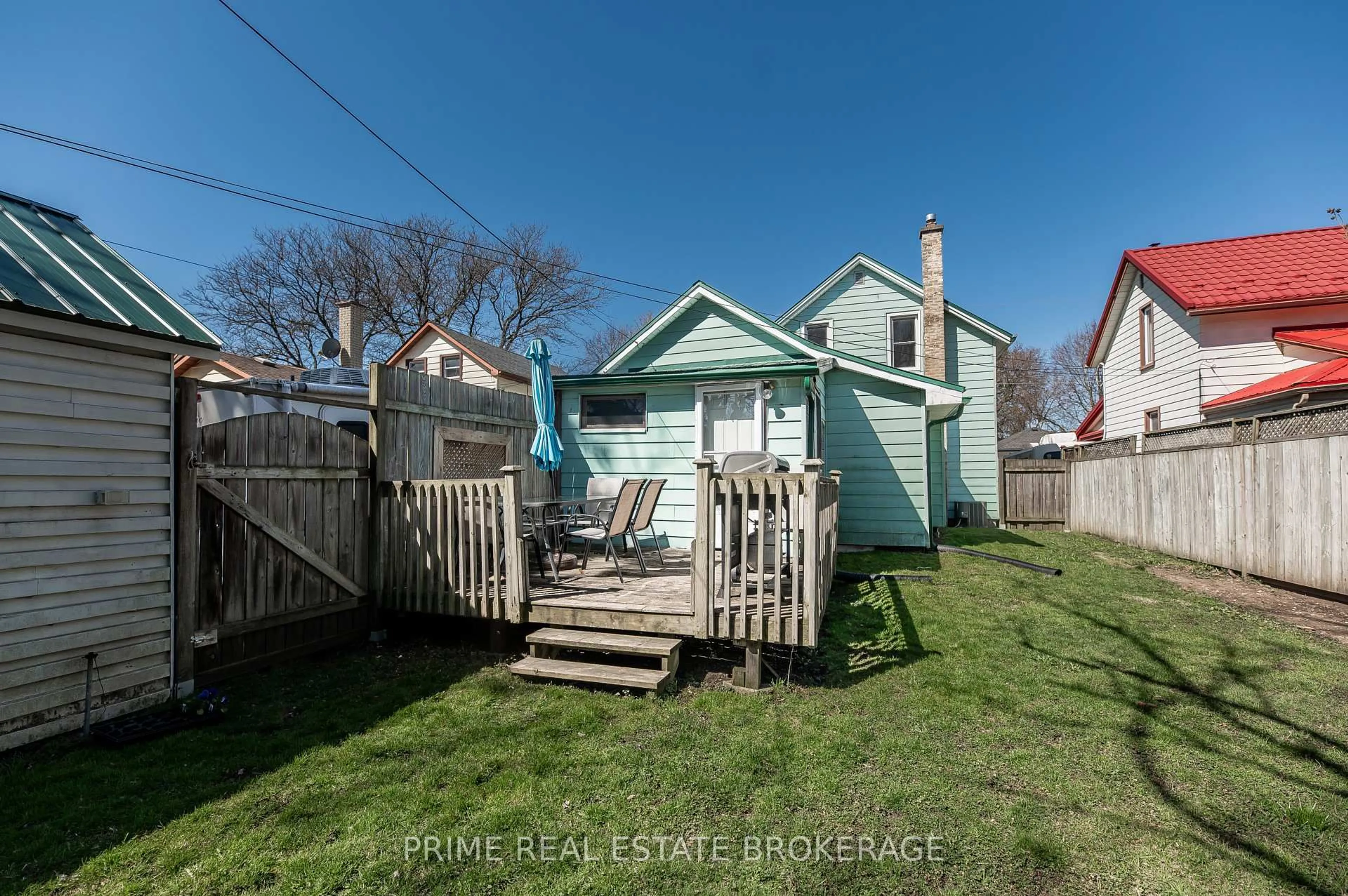 A pic from outside/outdoor area/front of a property/back of a property/a pic from drone, street for 21 Yarwood St, St. Thomas Ontario N5P 2Y2