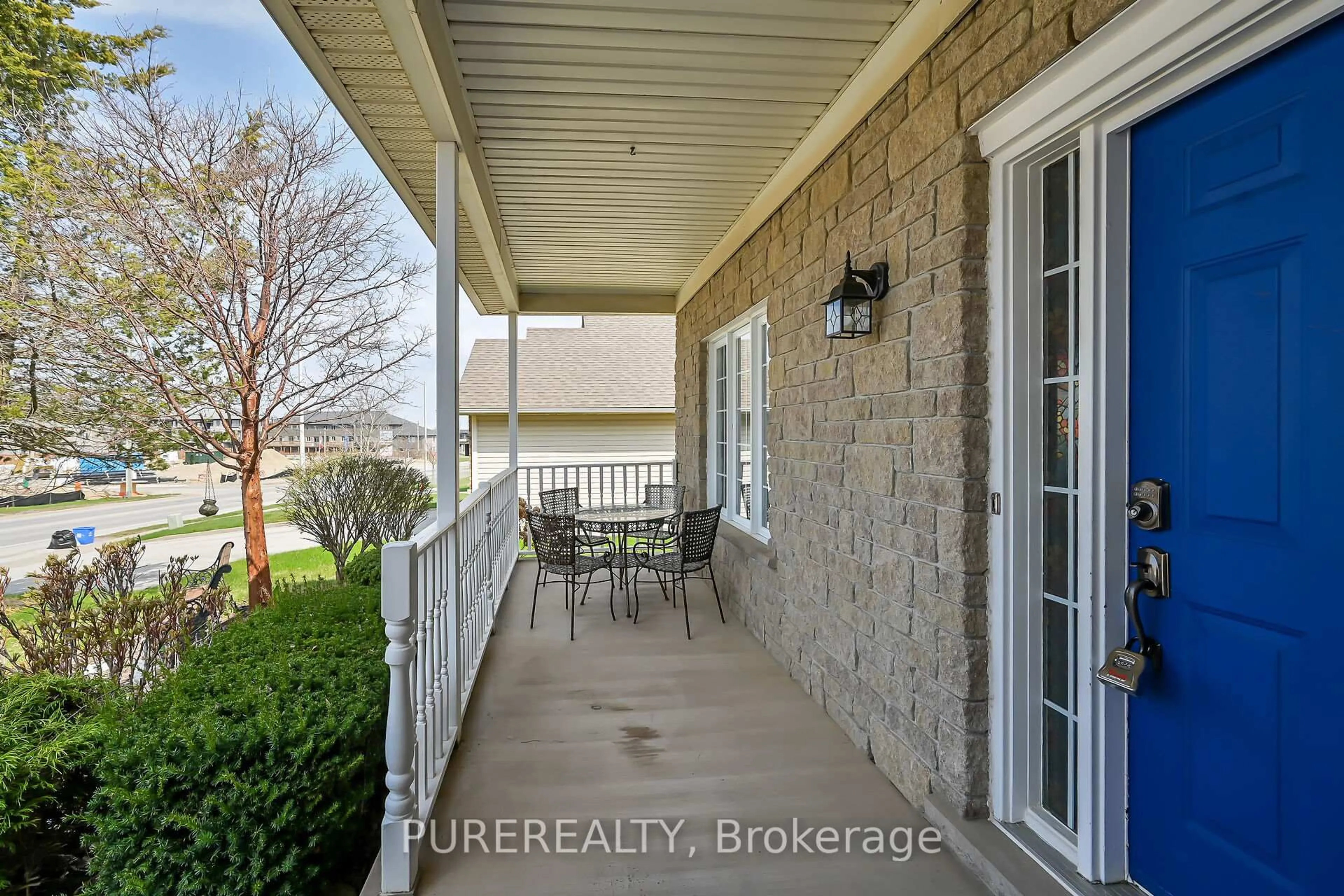 Indoor entryway for 4039 Mountain St, Lincoln Ontario L0R 1B7