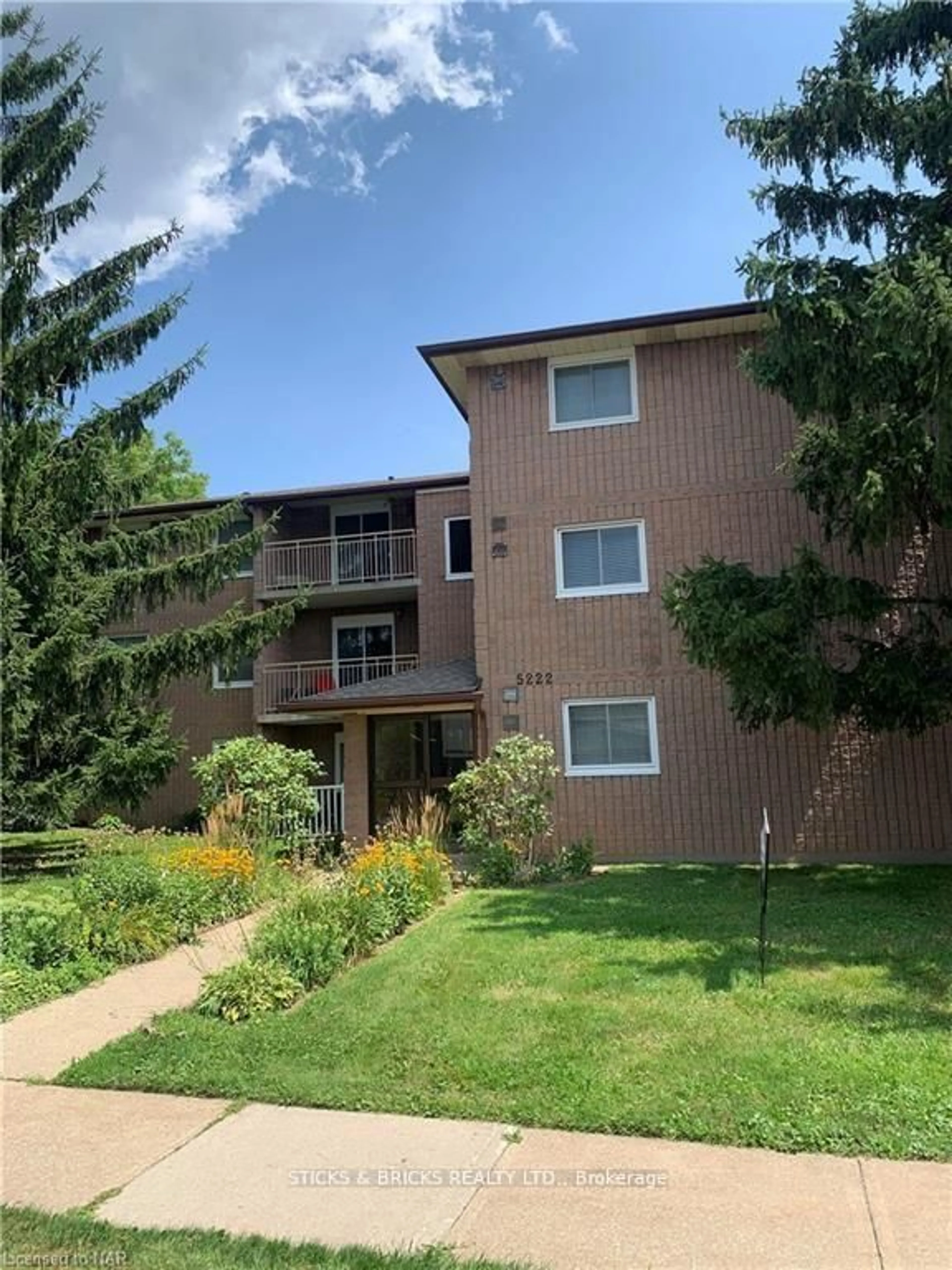 A pic from outside/outdoor area/front of a property/back of a property/a pic from drone, unknown for 5222 Portage Rd #202, Niagara Falls Ontario L2E 6B6