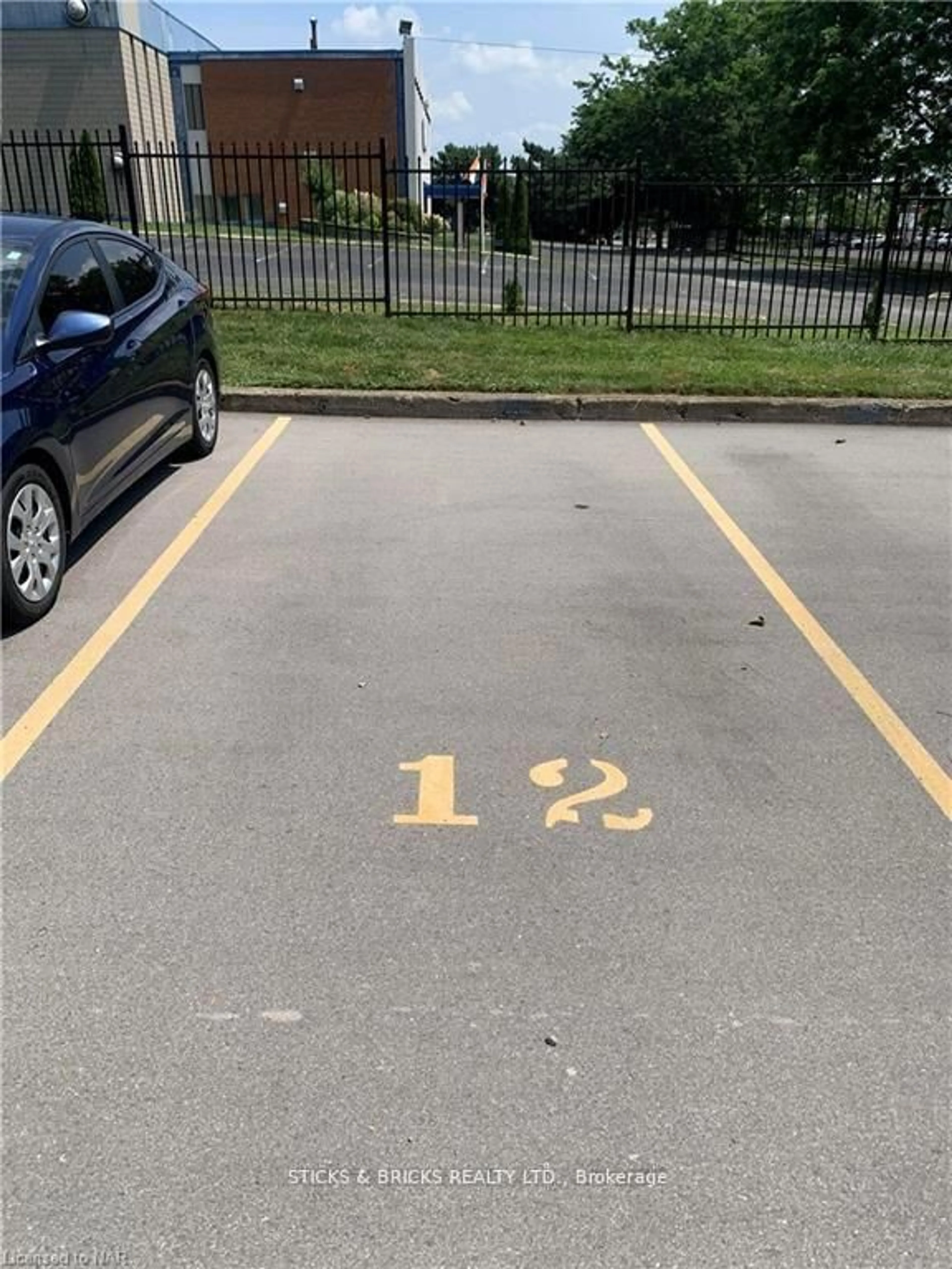 Parking for 5222 Portage Rd #202, Niagara Falls Ontario L2E 6B6