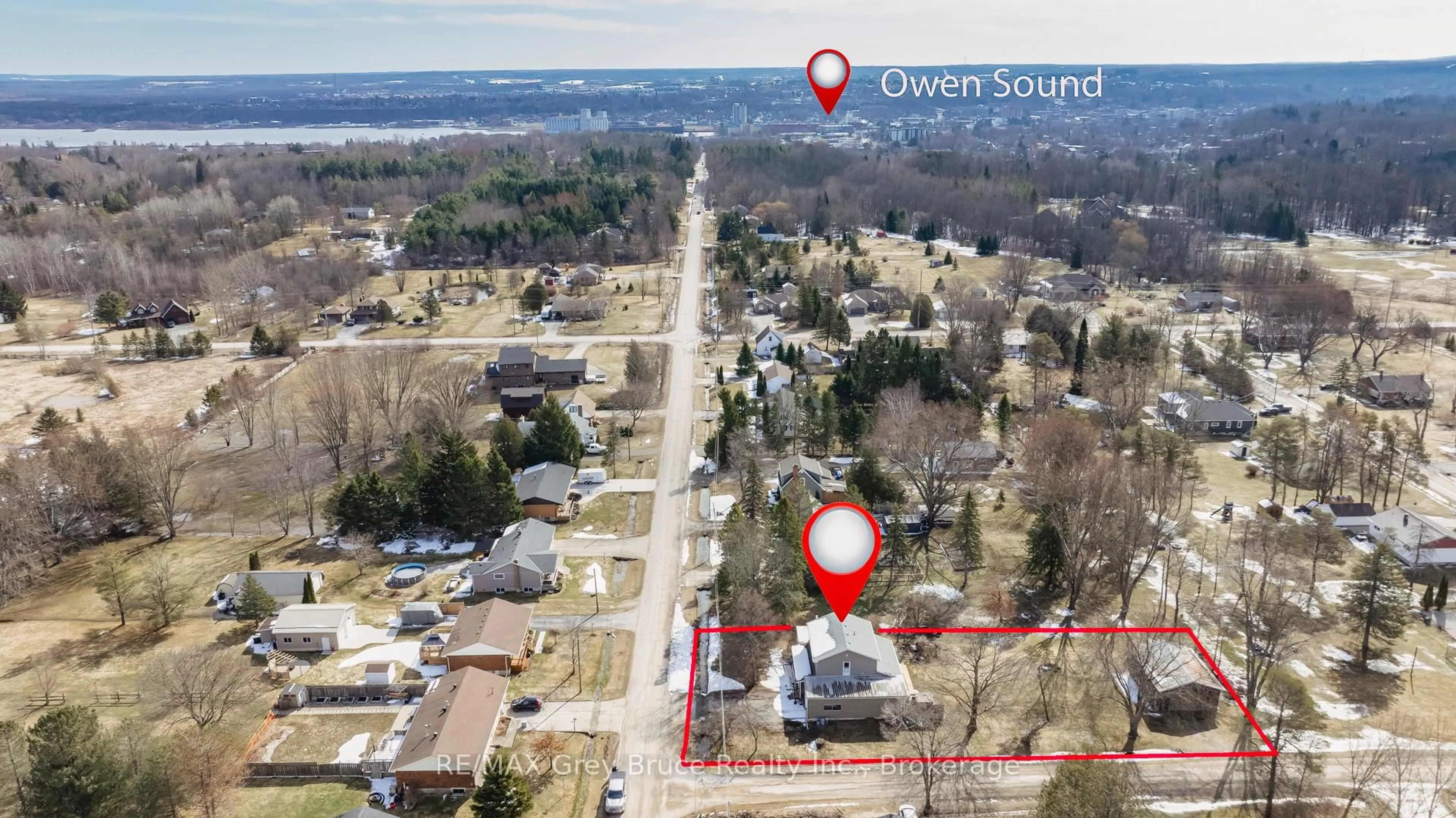 A pic from outside/outdoor area/front of a property/back of a property/a pic from drone, unknown for 868 16th St, Georgian Bluffs Ontario N4K 6V5