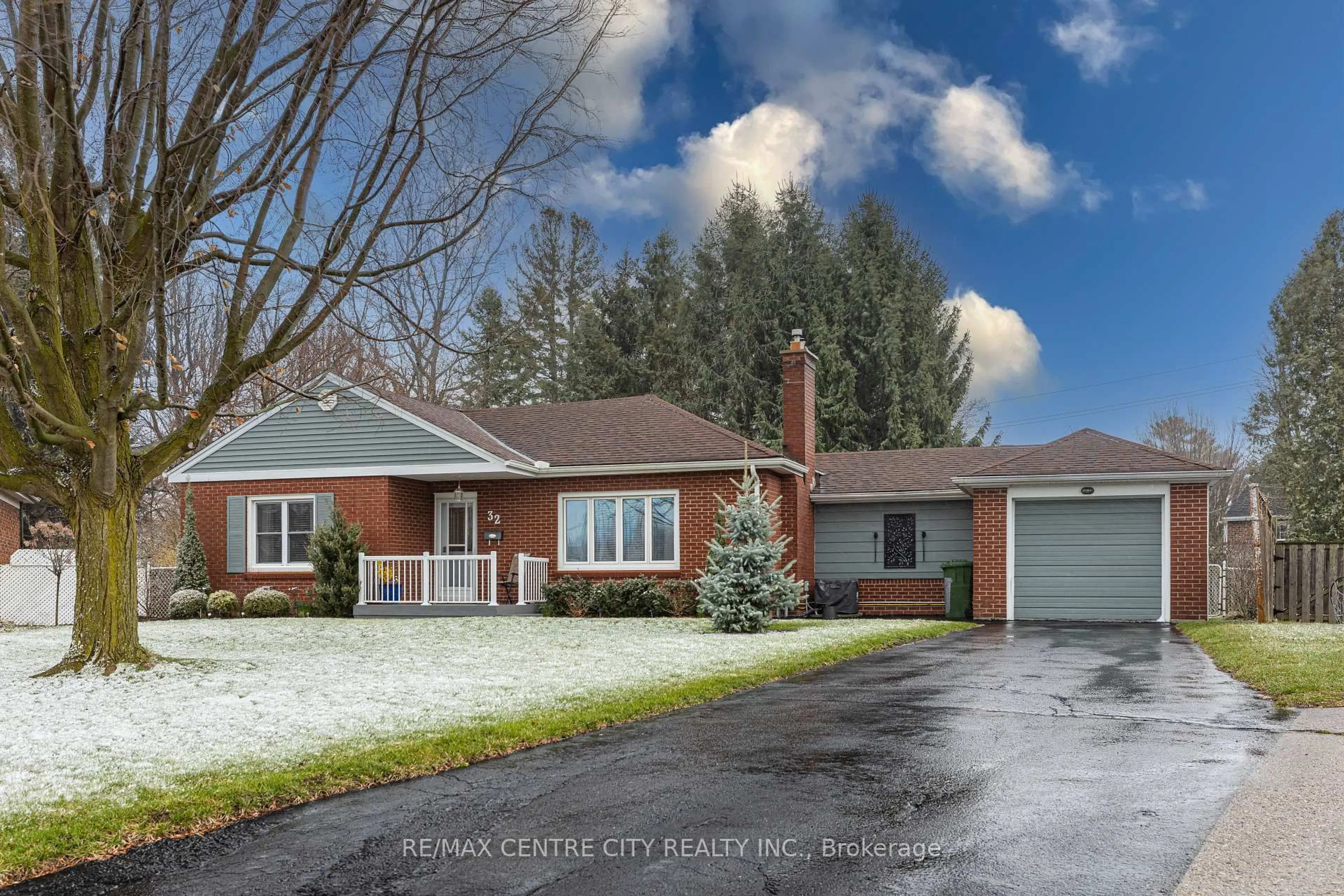 Home with brick exterior material, street for 32 Dieppe Dr, St. Thomas Ontario N5R 4G7