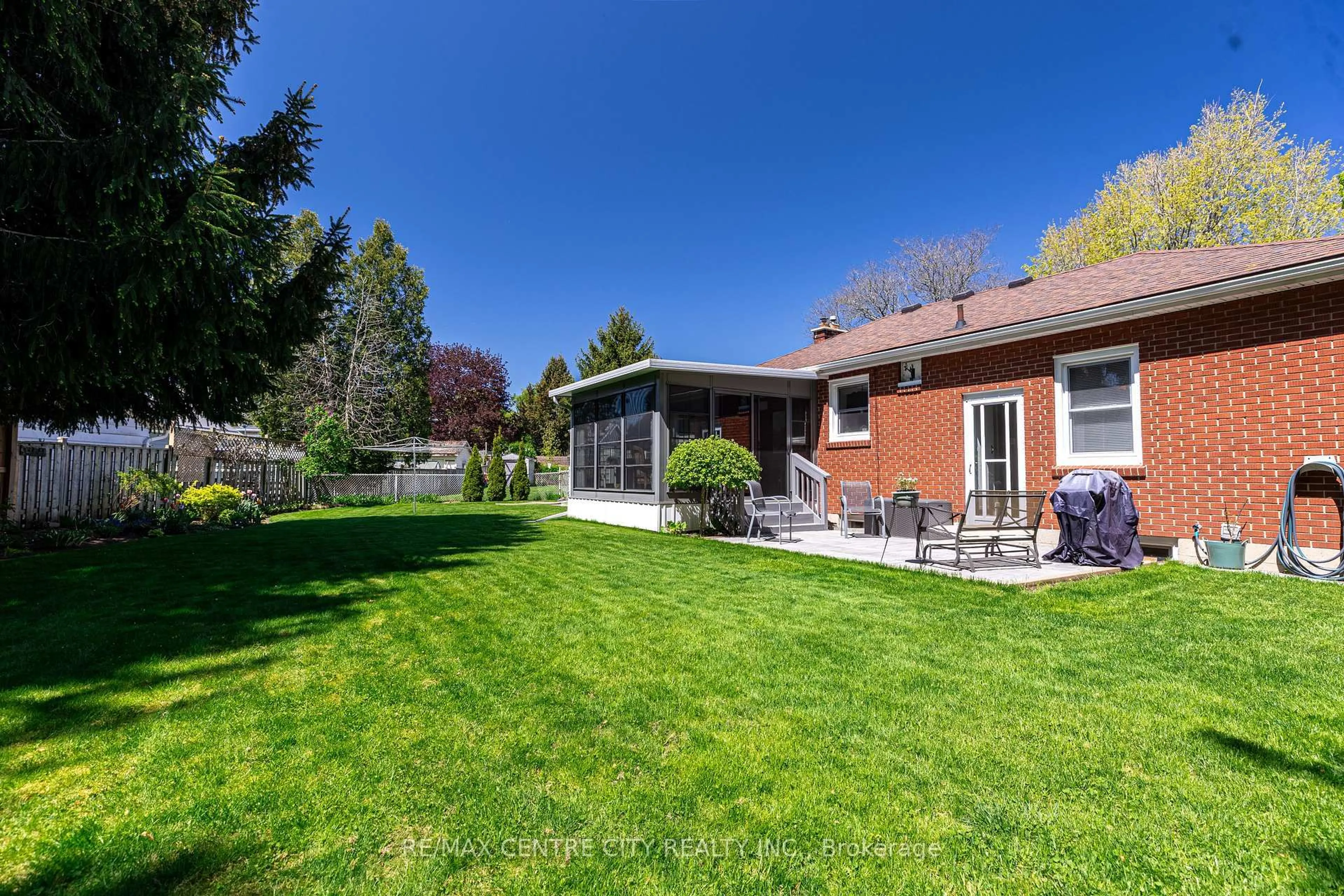 Patio, unknown for 32 Dieppe Dr, St. Thomas Ontario N5R 4G7