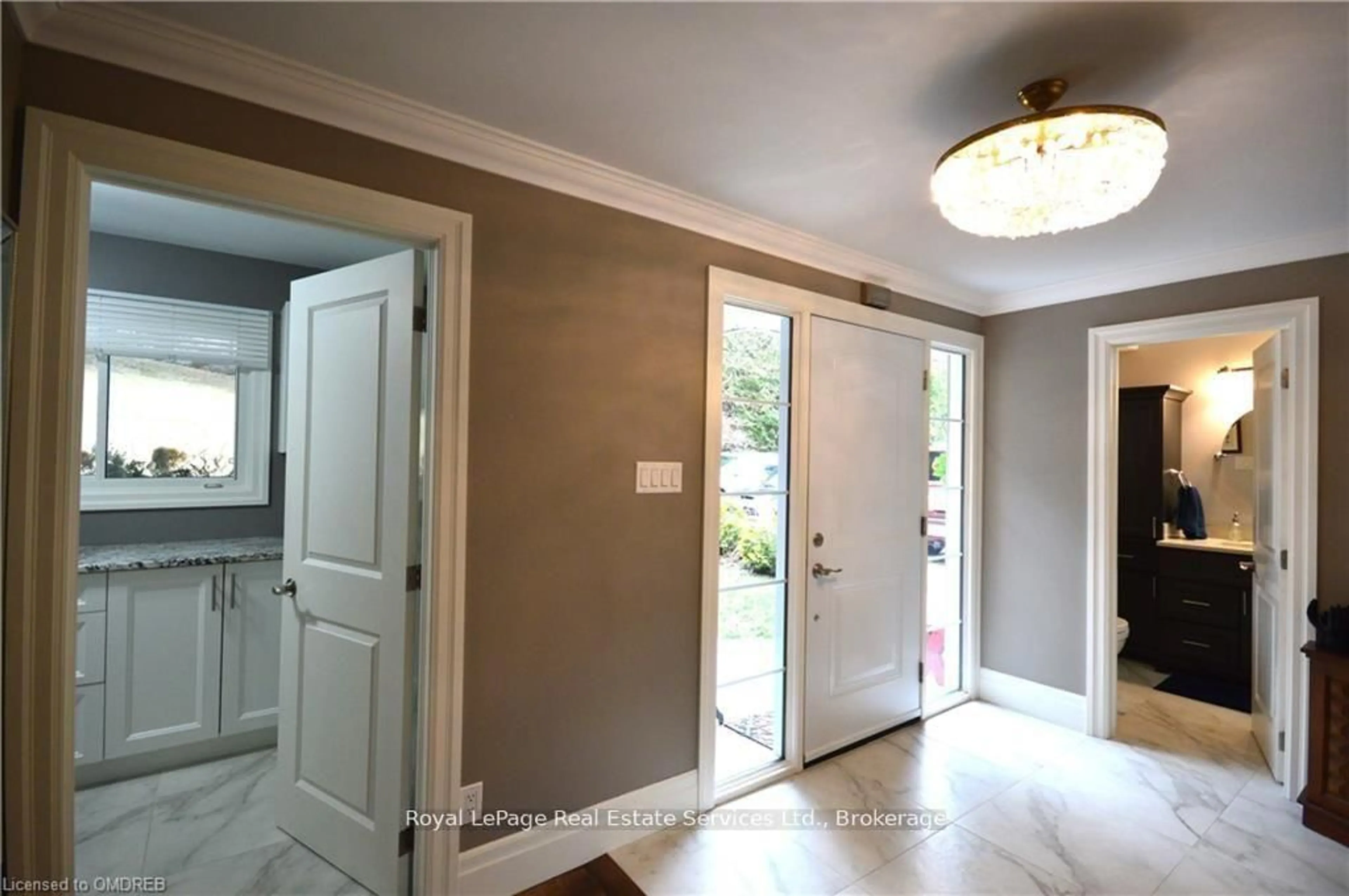 Indoor entryway for 208 SKI HILL Rd, Kawartha Lakes Ontario L0A 1A0
