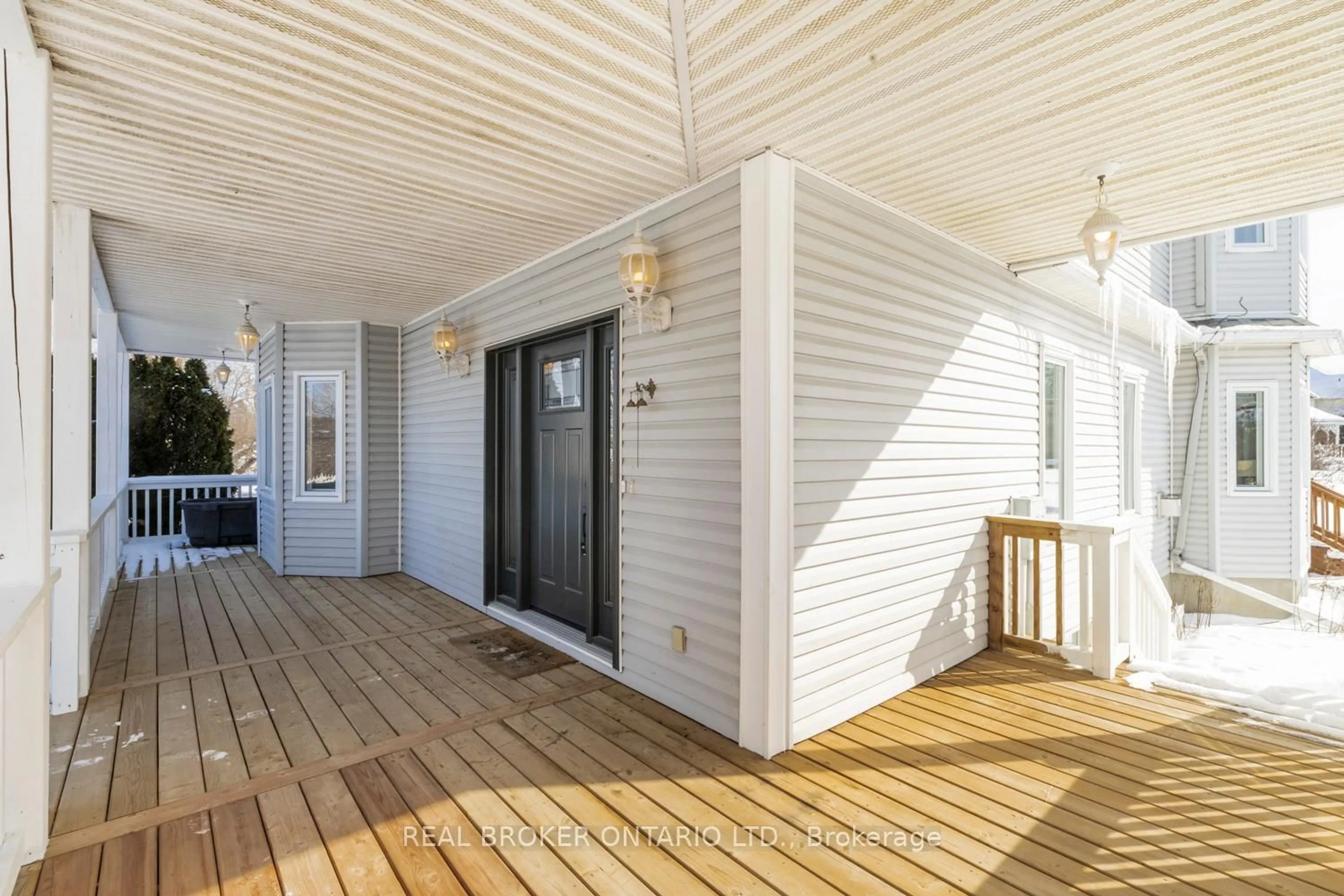 Indoor entryway for 2410 Concession Rd, North Grenville Ontario K0G 1J0