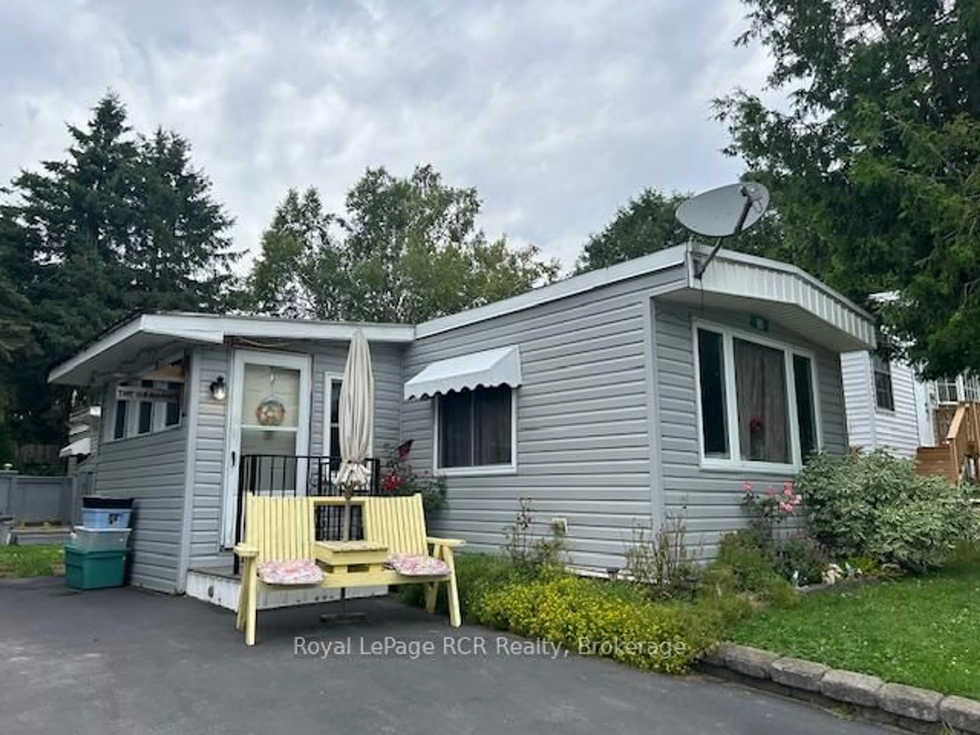 Home with vinyl exterior material, street for 90 SUSSEX SQUARE N/A, Georgian Bluffs Ontario N4K 5N5