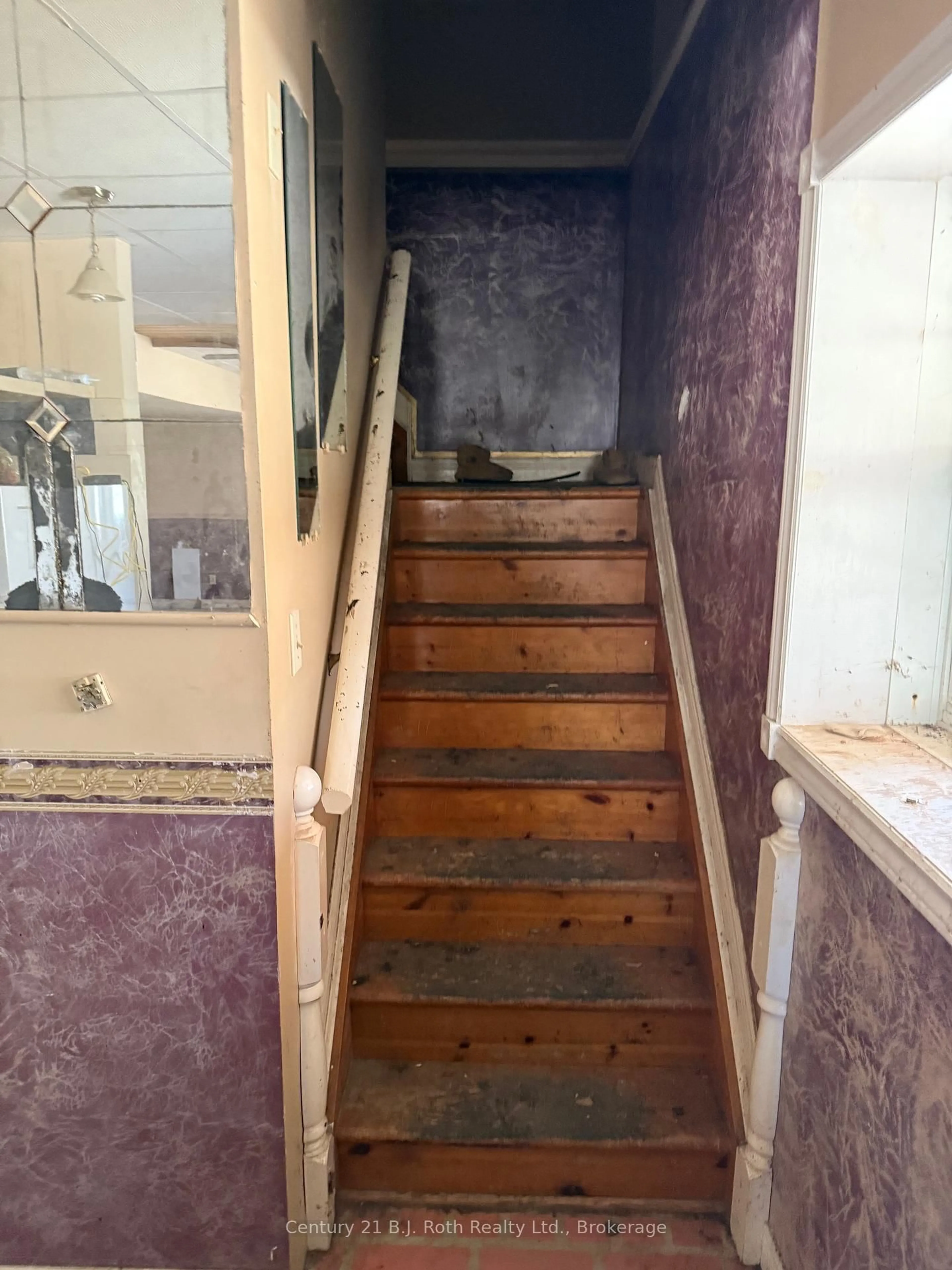 Stairs for 1087 Merkley Rd, Gravenhurst Ontario P1P 1R3