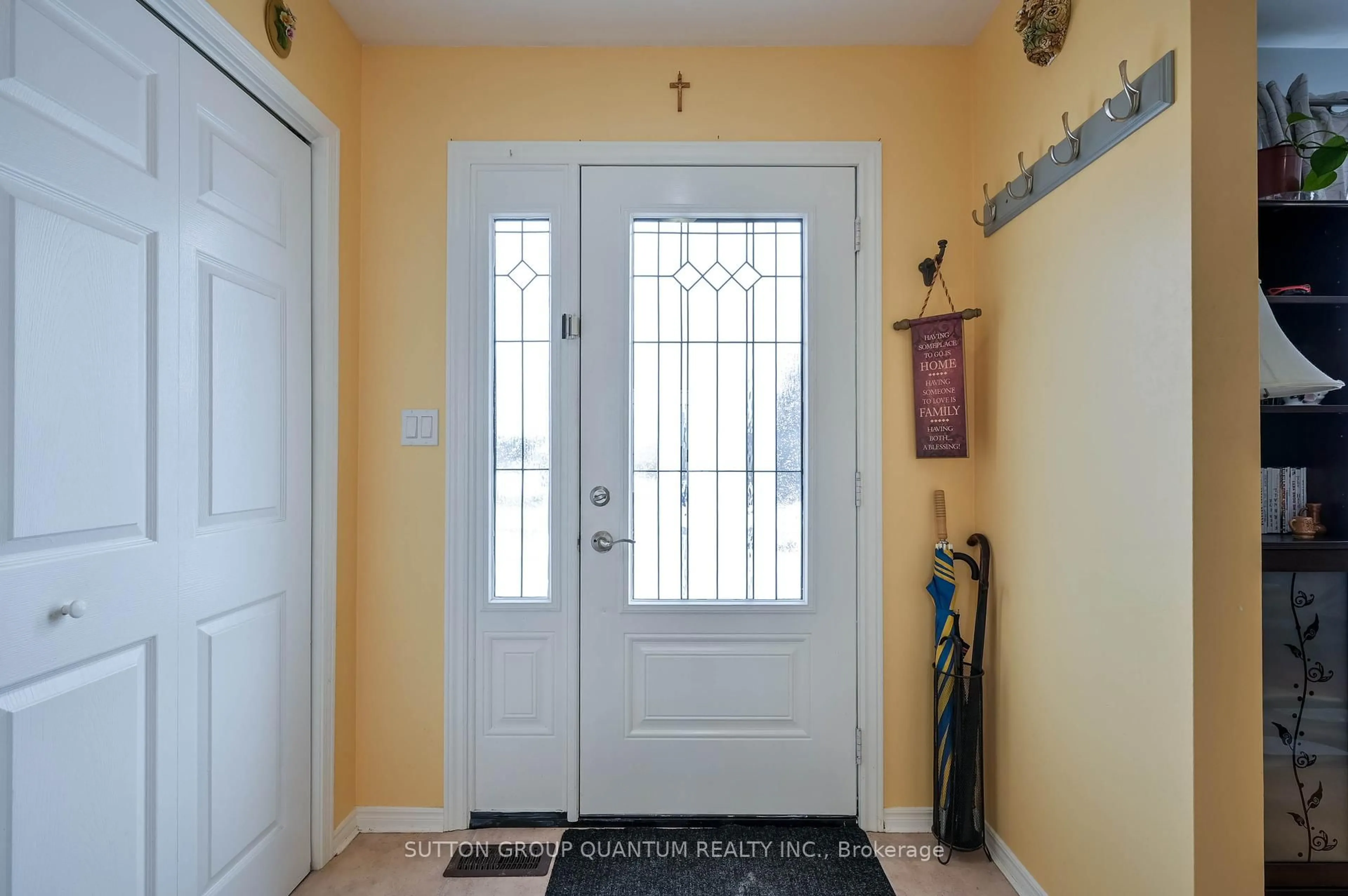 Indoor entryway for 22 Wilson Cres, Southgate Ontario N0C 1B0