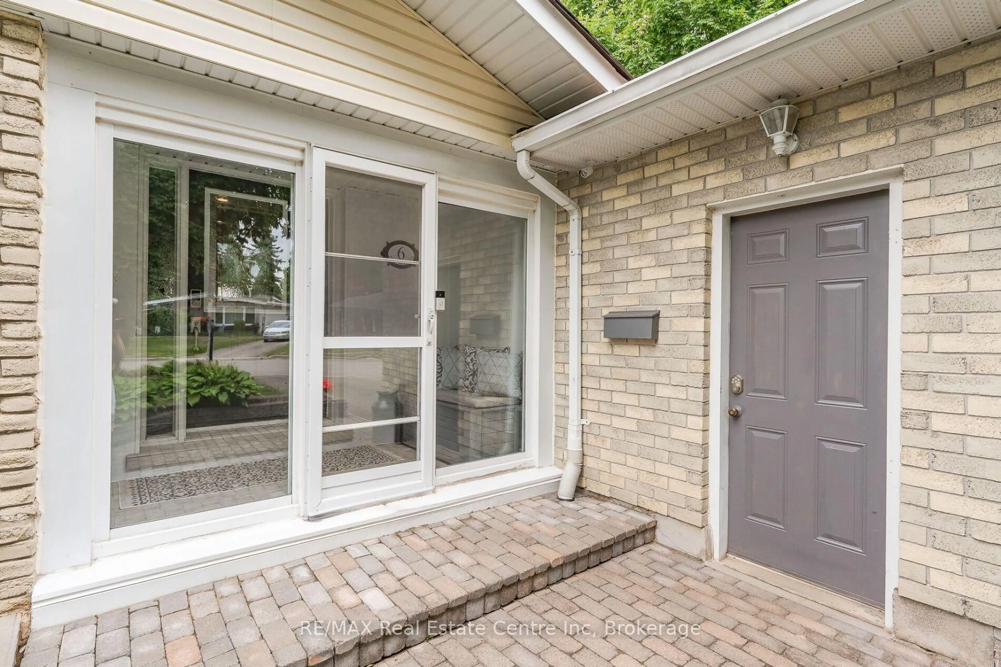 Unknown for 6 STIRLING Pl, Guelph Ontario N1H 6W2