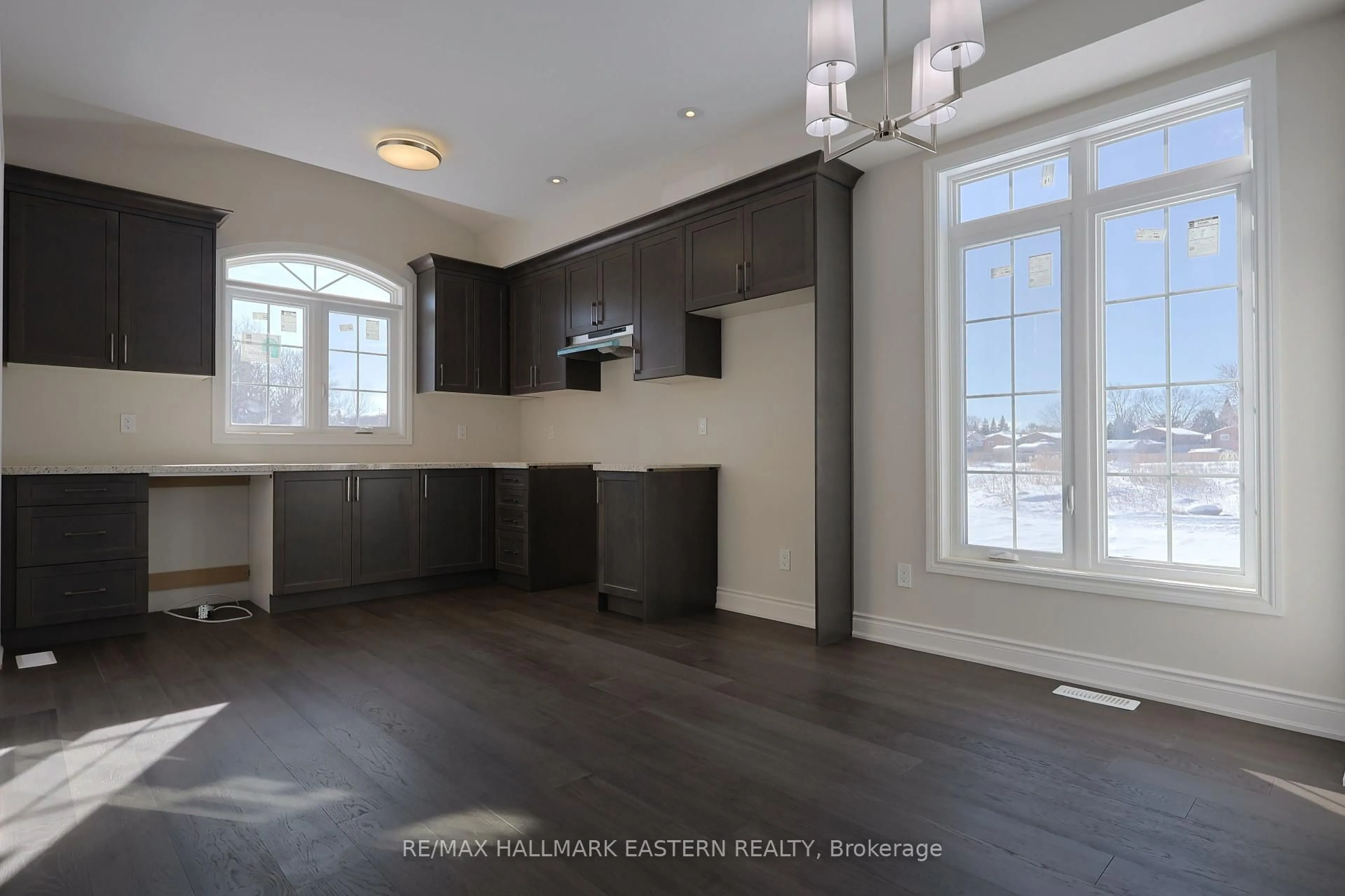 Open concept kitchen, wood/laminate floor for 35 COLDBROOK Dr, Cavan Monaghan Ontario L0A 1G0