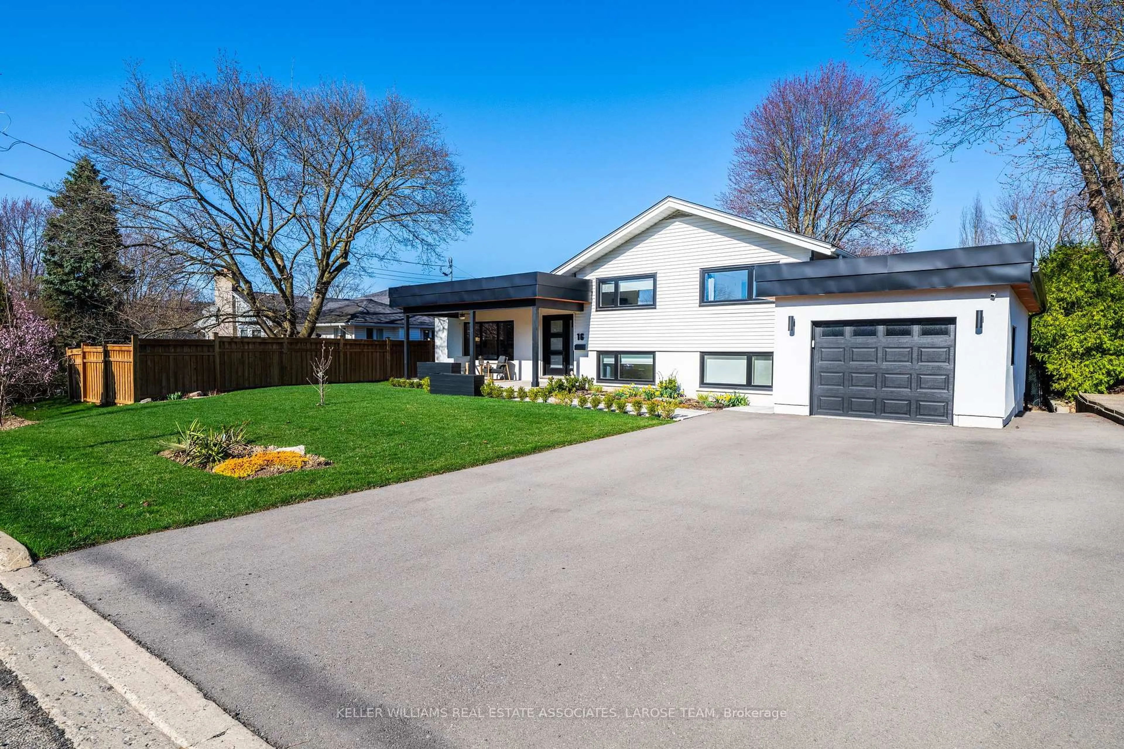 A pic from outside/outdoor area/front of a property/back of a property/a pic from drone, street for 16 Lynndale Dr, Hamilton Ontario L9H 3L6