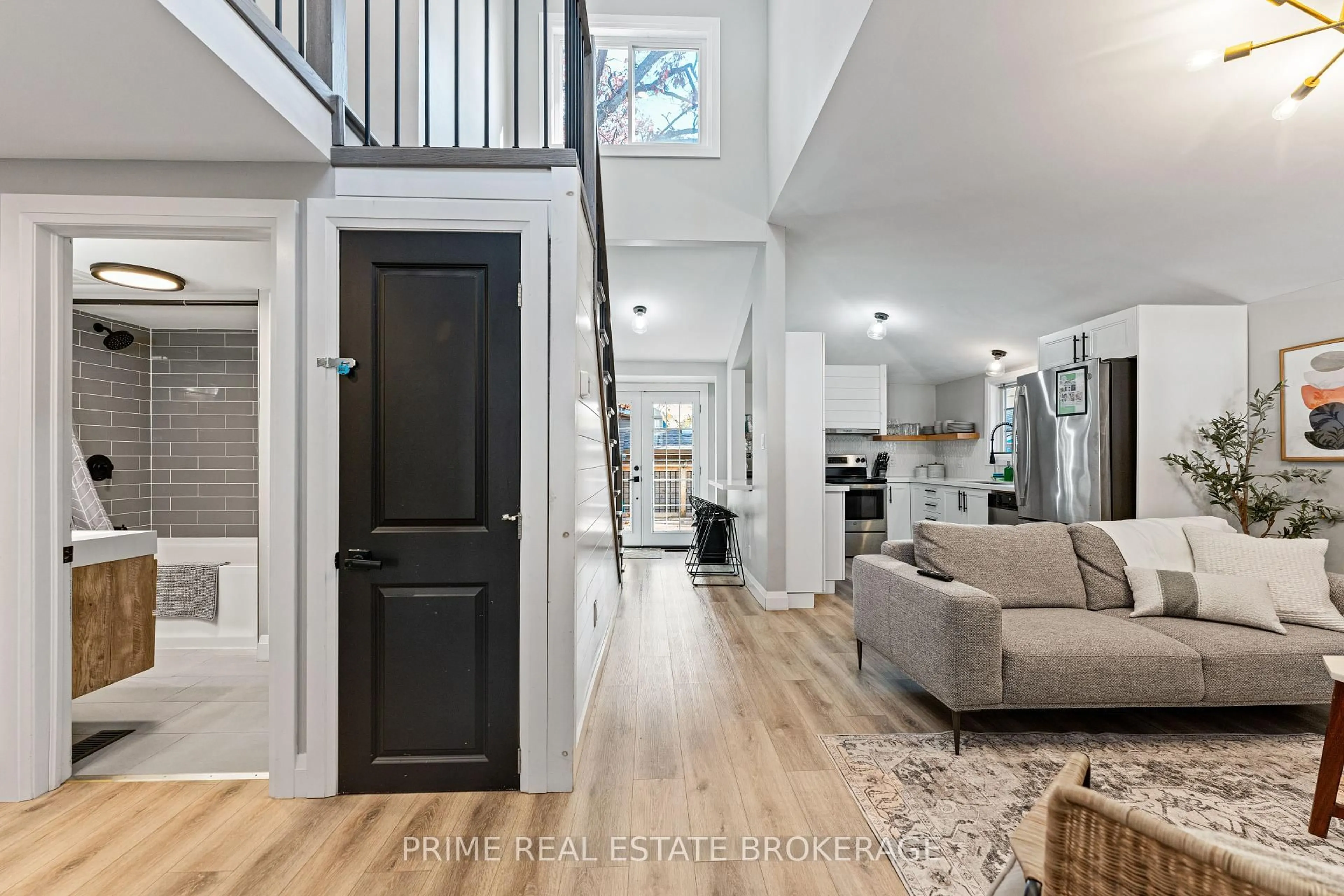 Indoor entryway for 14 Warwick Ave, Lambton Shores Ontario N0M 1T0