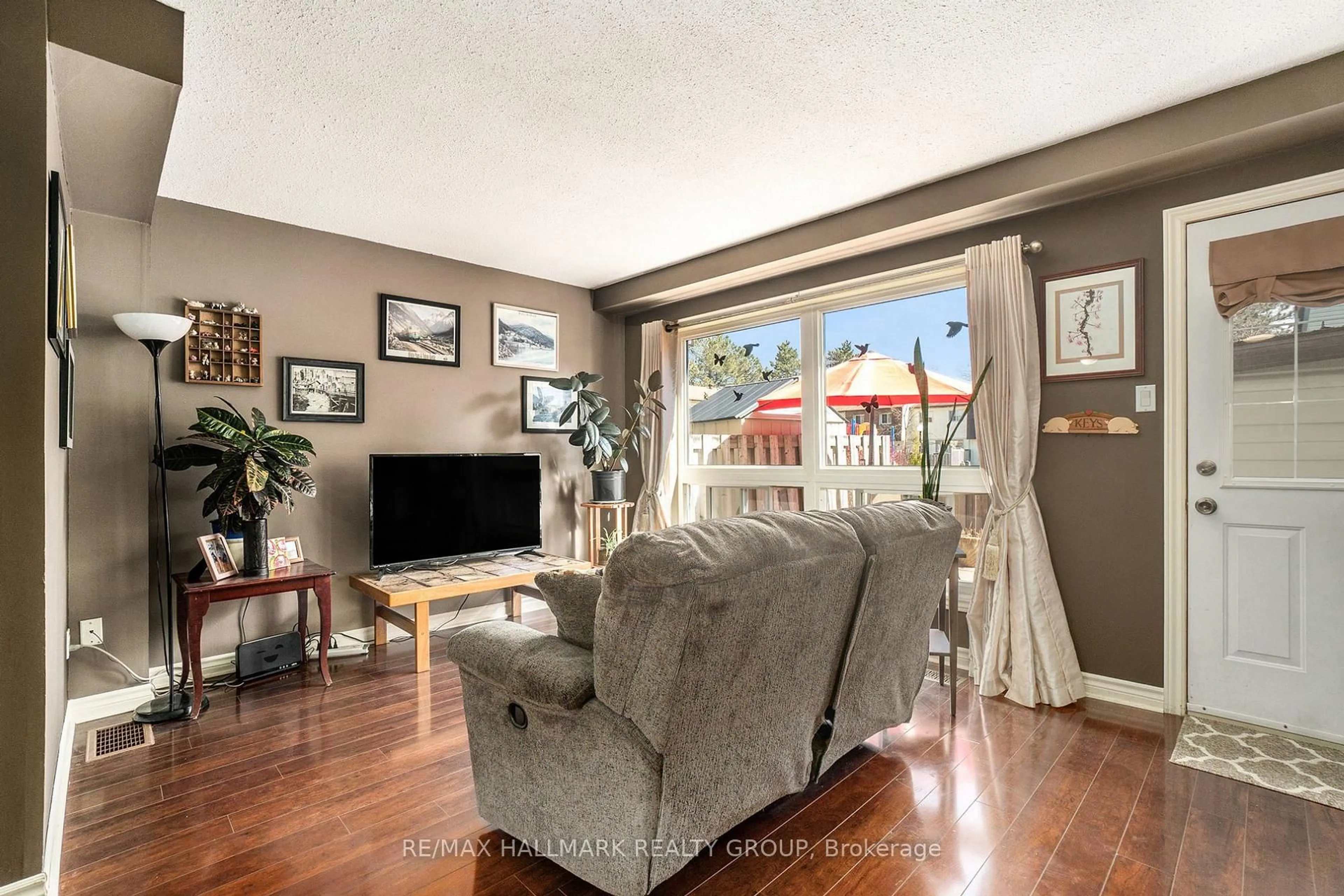 Living room with furniture, unknown for 27 Sonnet Cres #D, Ottawa Ontario K2H 8W8
