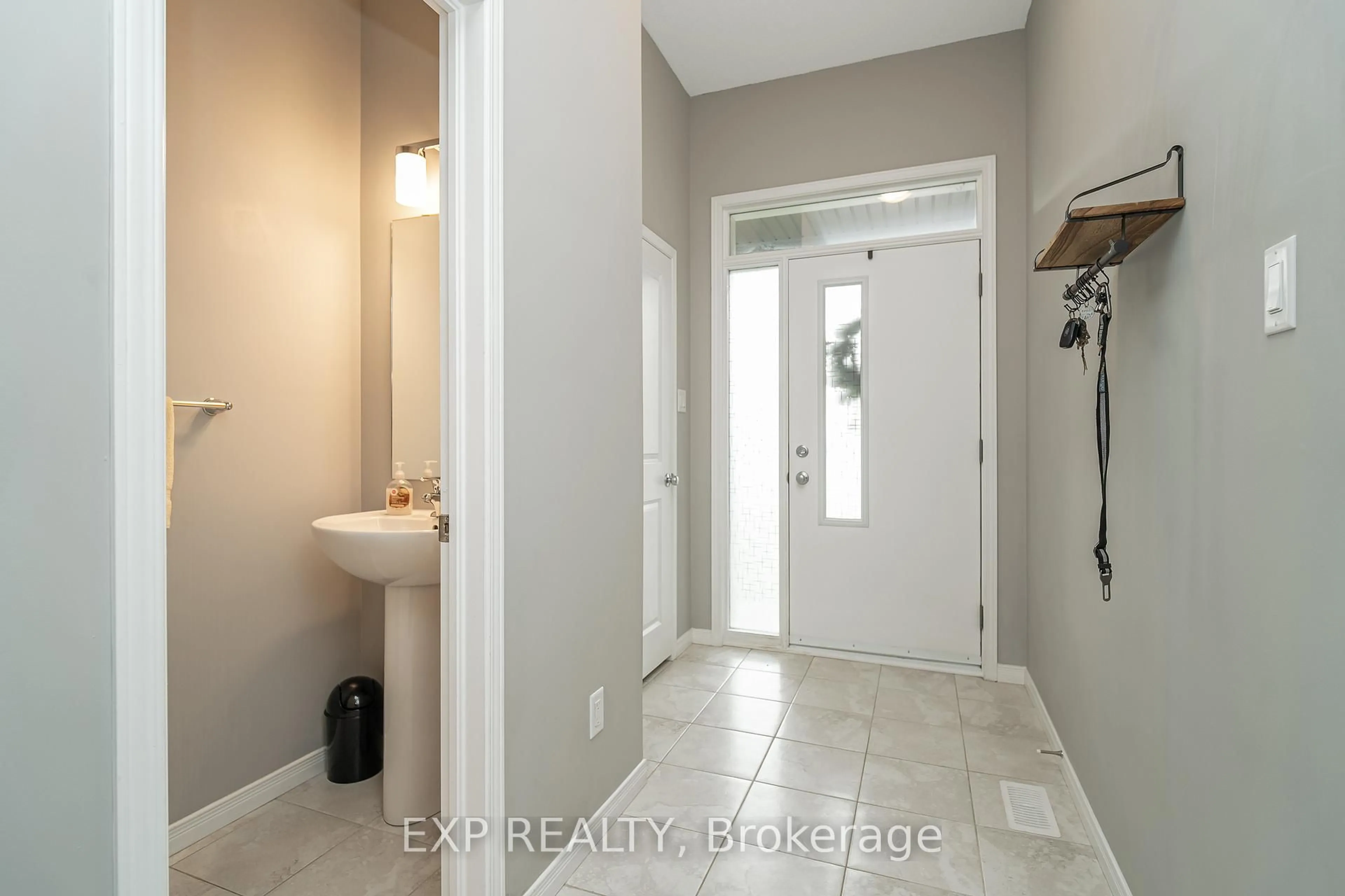 Indoor entryway for 25 Stokes Dr, Carleton Place Ontario K7C 0J6