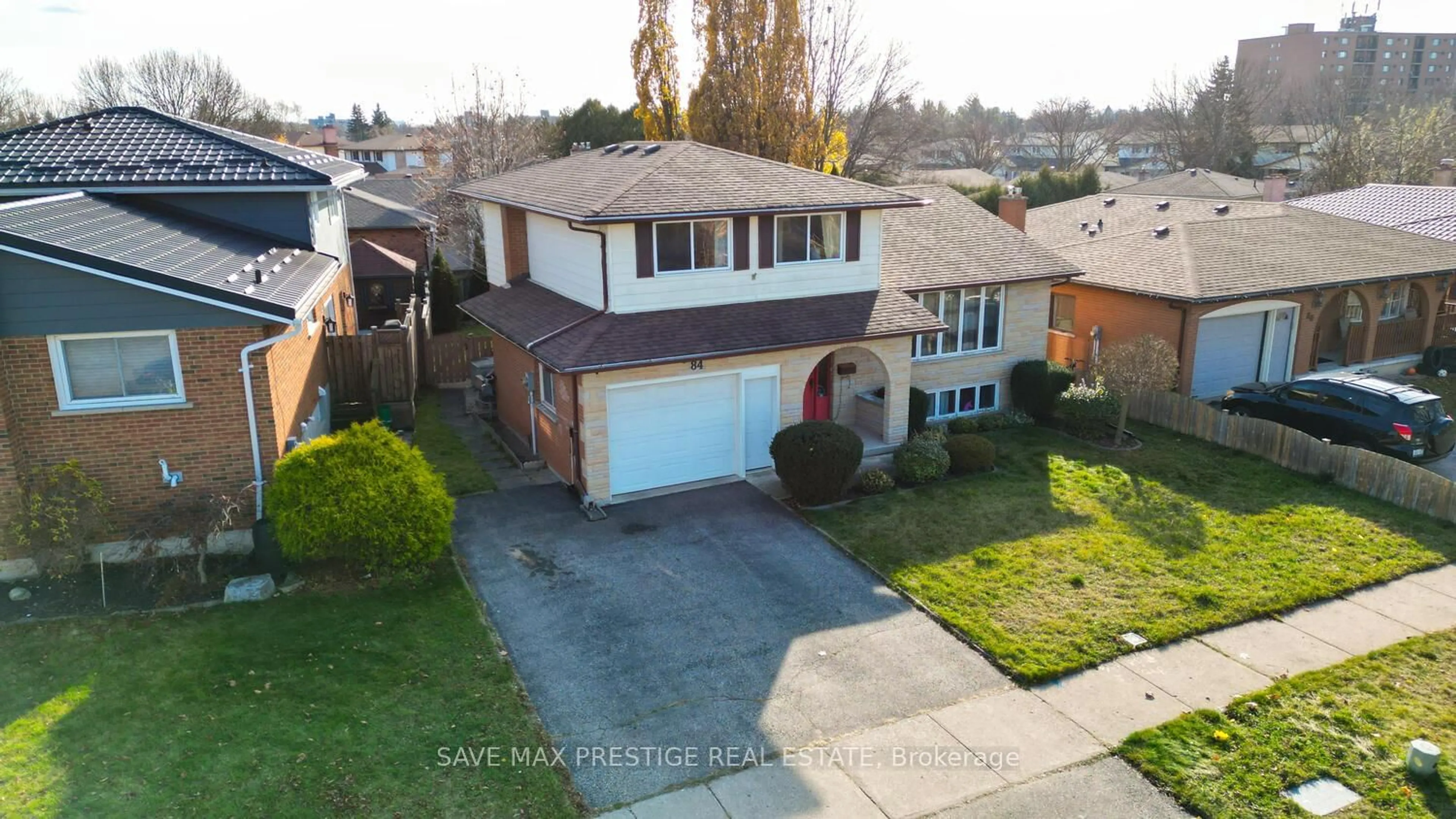 A pic from outside/outdoor area/front of a property/back of a property/a pic from drone, street for 84 WIMBLETON Cres, Kitchener Ontario N2B 3K5