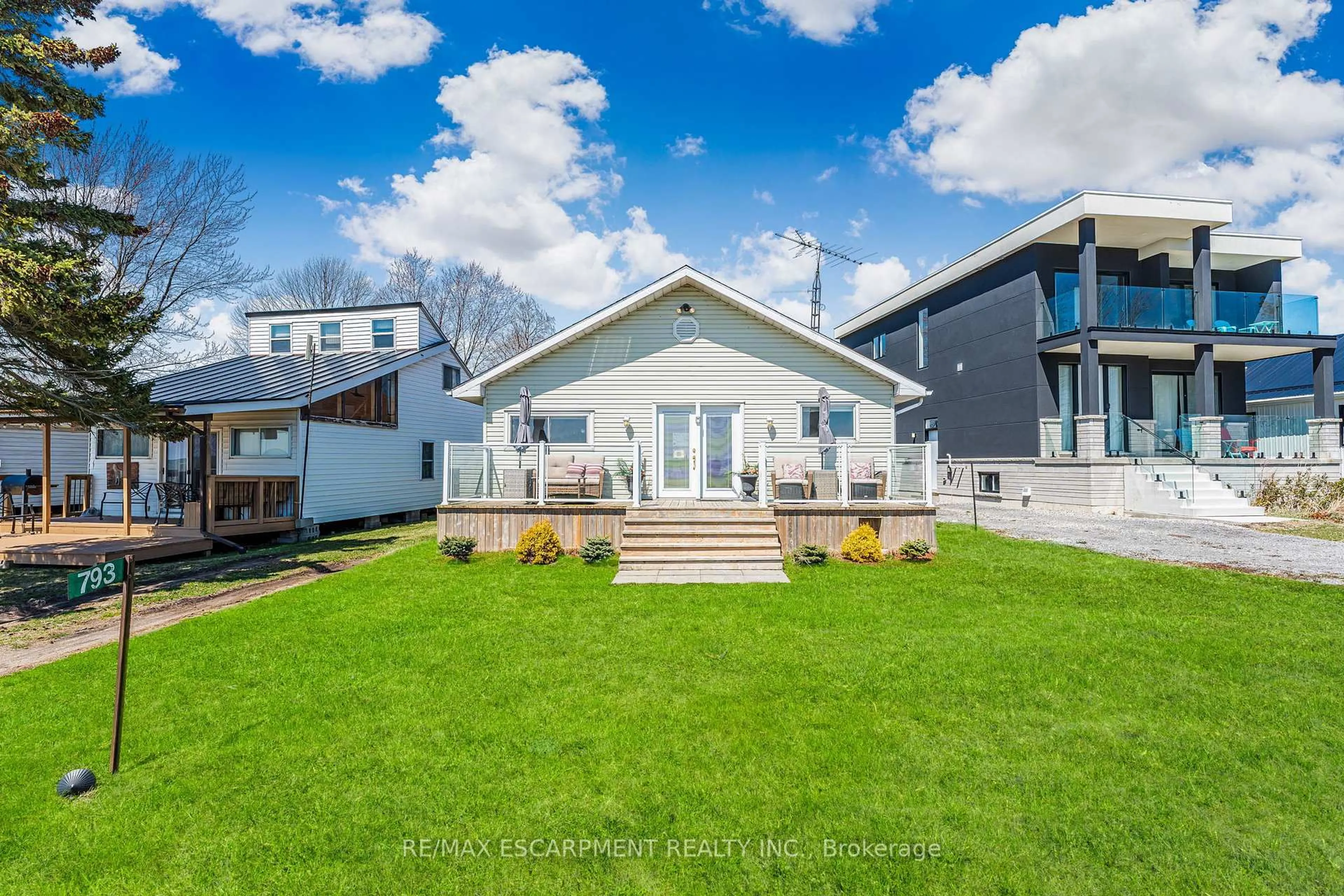 A pic from outside/outdoor area/front of a property/back of a property/a pic from drone, unknown for 793 Lakeshore Rd, Haldimand Ontario N0A 1P0