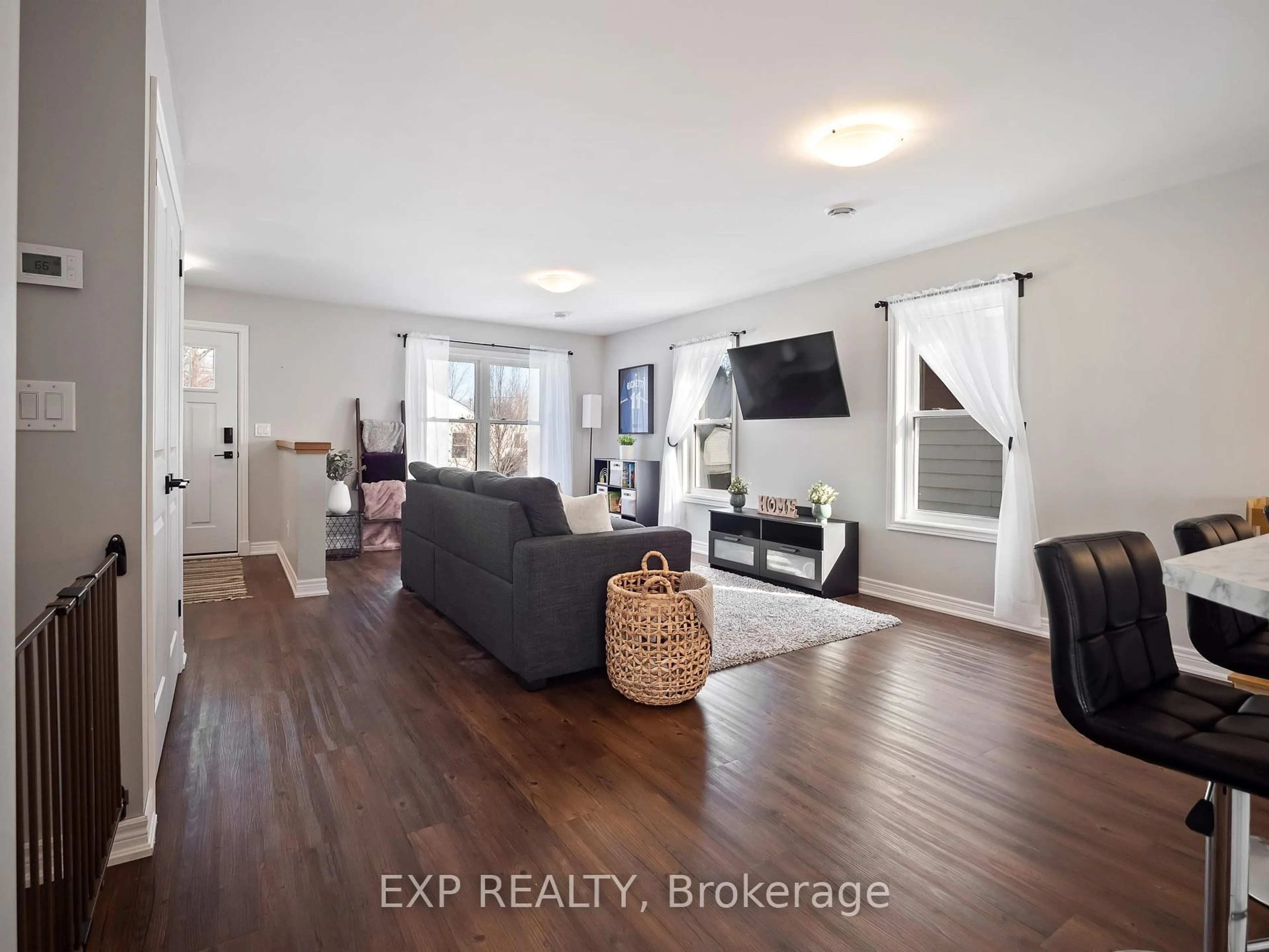 Living room with furniture, unknown for 53 Plymouth Ave, St. Catharines Ontario L2R 2X8