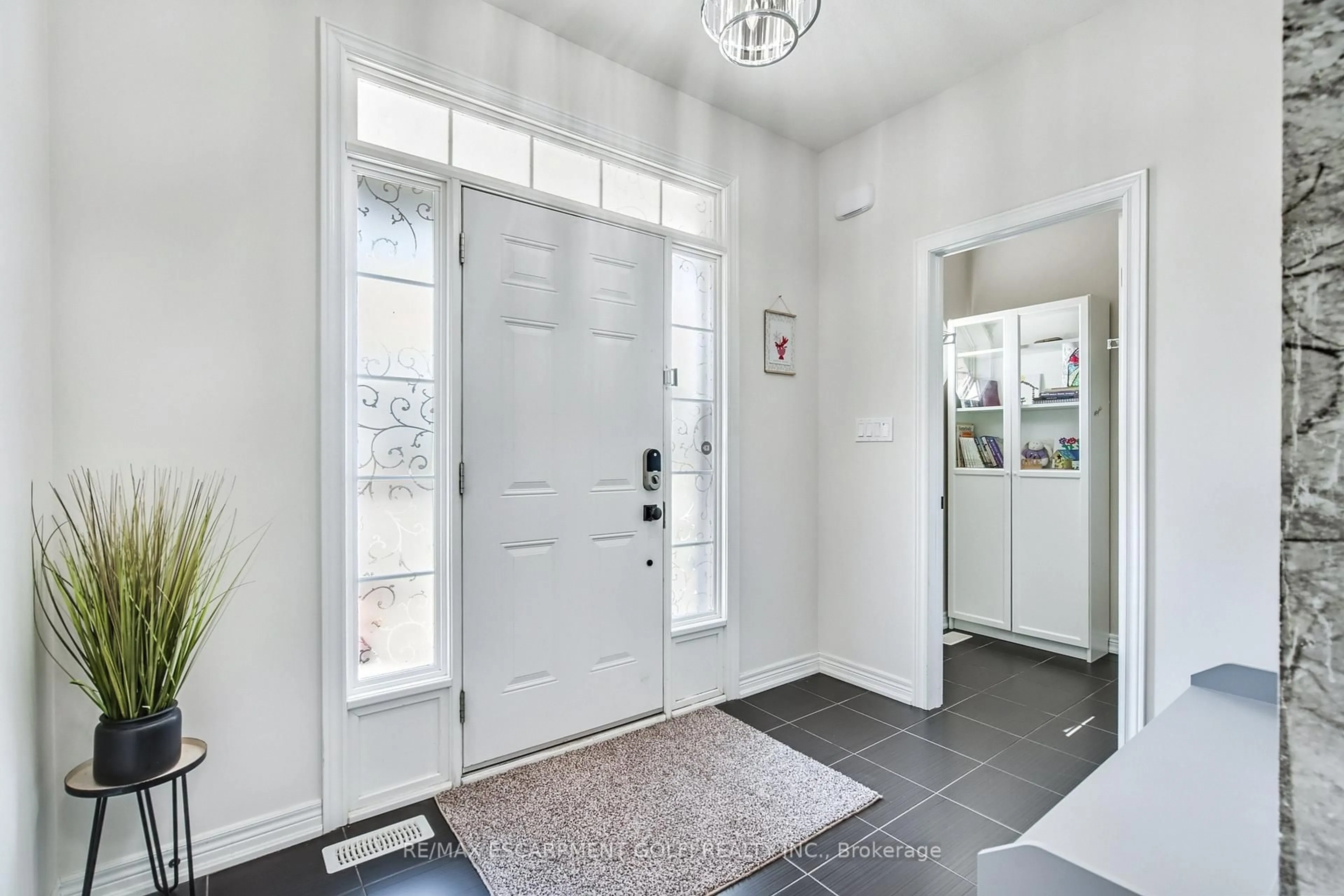 Indoor entryway for 96 Anastasia Blvd, West Lincoln Ontario L0R 2A0