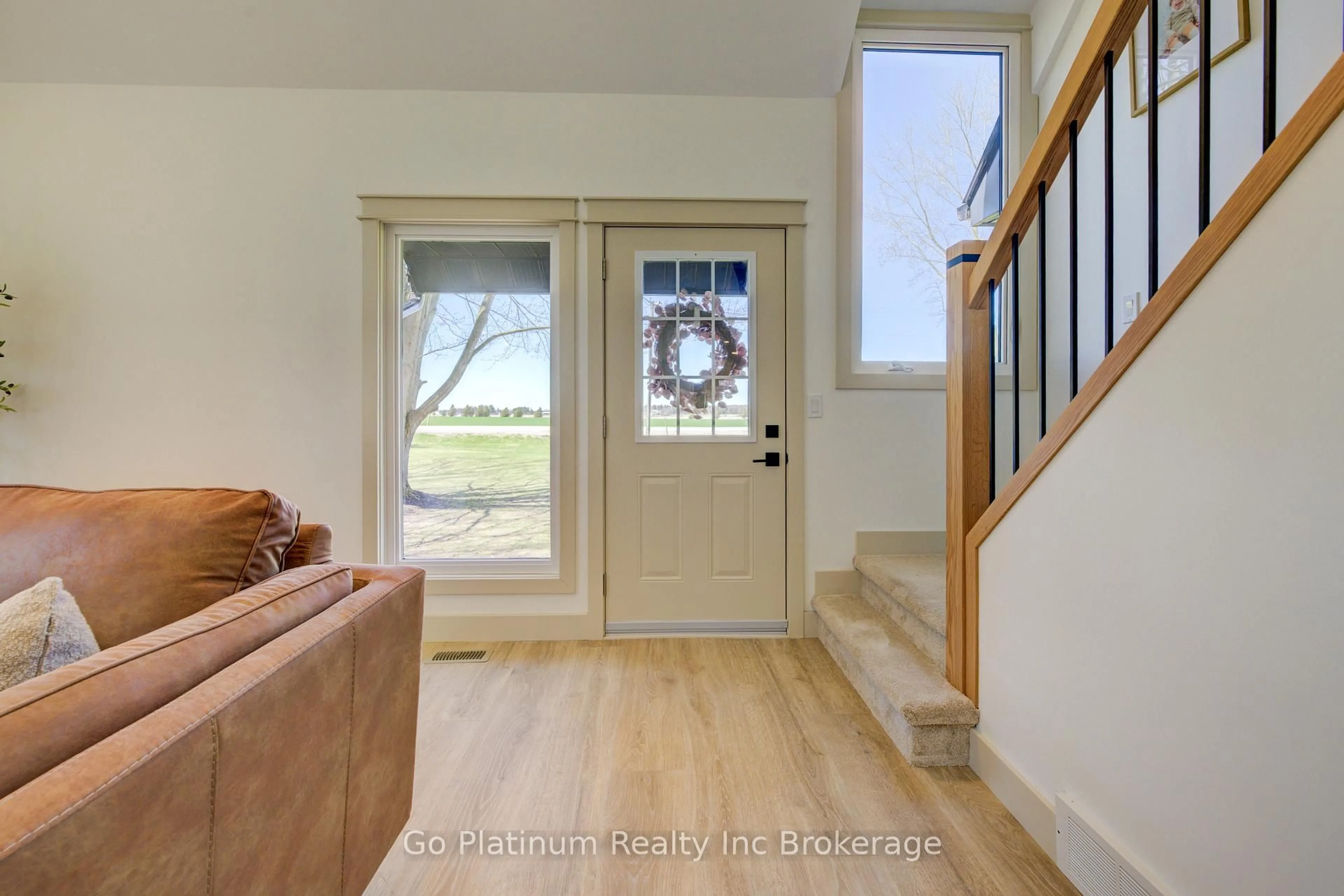 Indoor entryway for 793432 Slant Rd, Norwich Ontario N0J 1P0