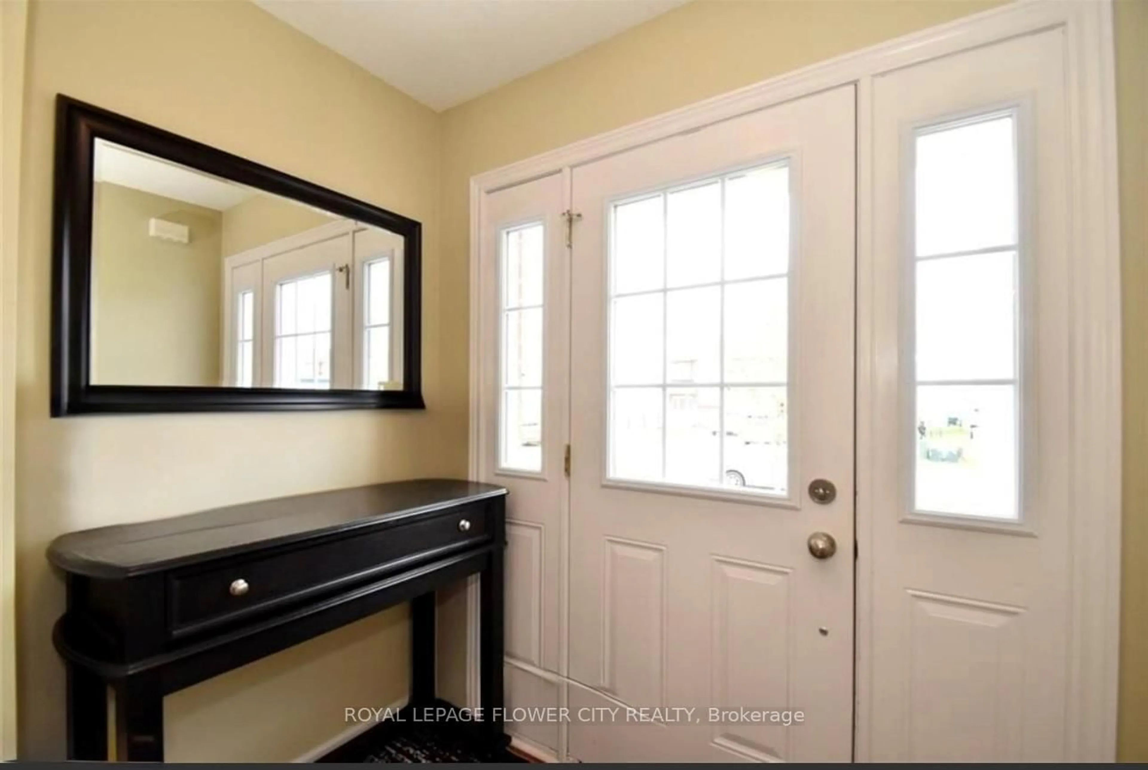 Indoor entryway for 14 AVENUE EAST Ave #1462, Owen Sound Ontario N4K 0A1