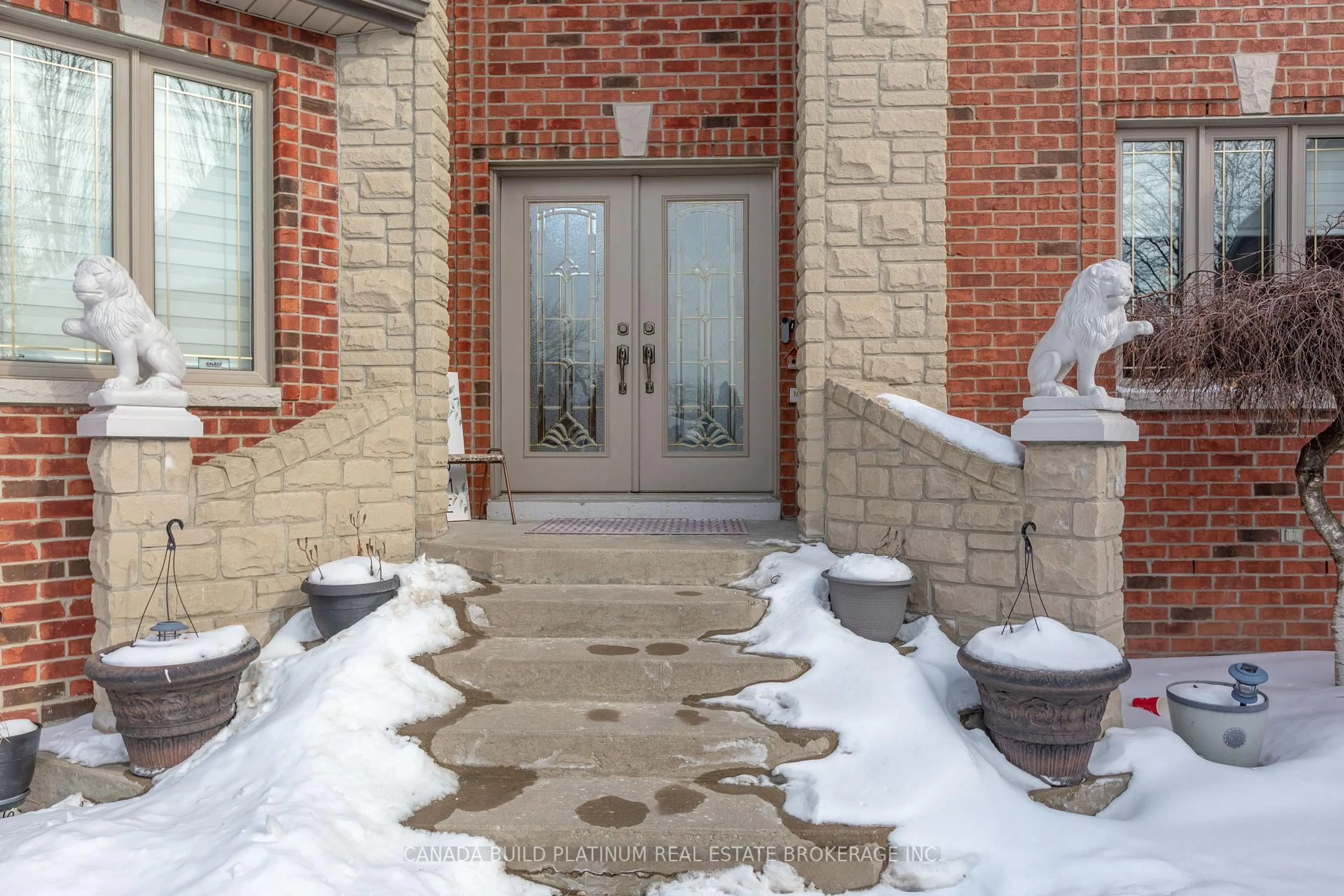 Indoor entryway for 150 Seymour Cres, Lakeshore Ontario N8N 4X9