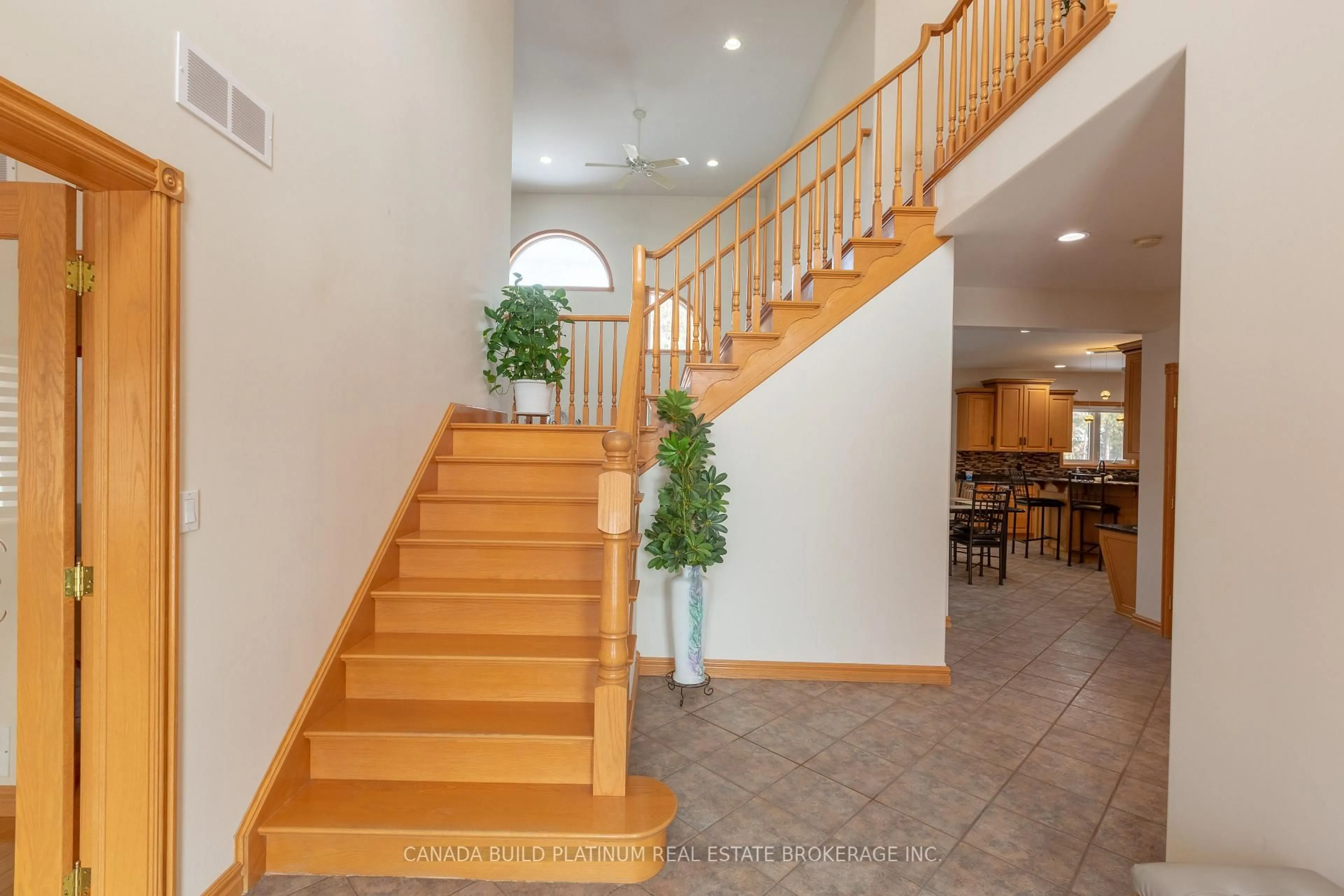 Indoor foyer for 150 Seymour Cres, Lakeshore Ontario N8N 4X9