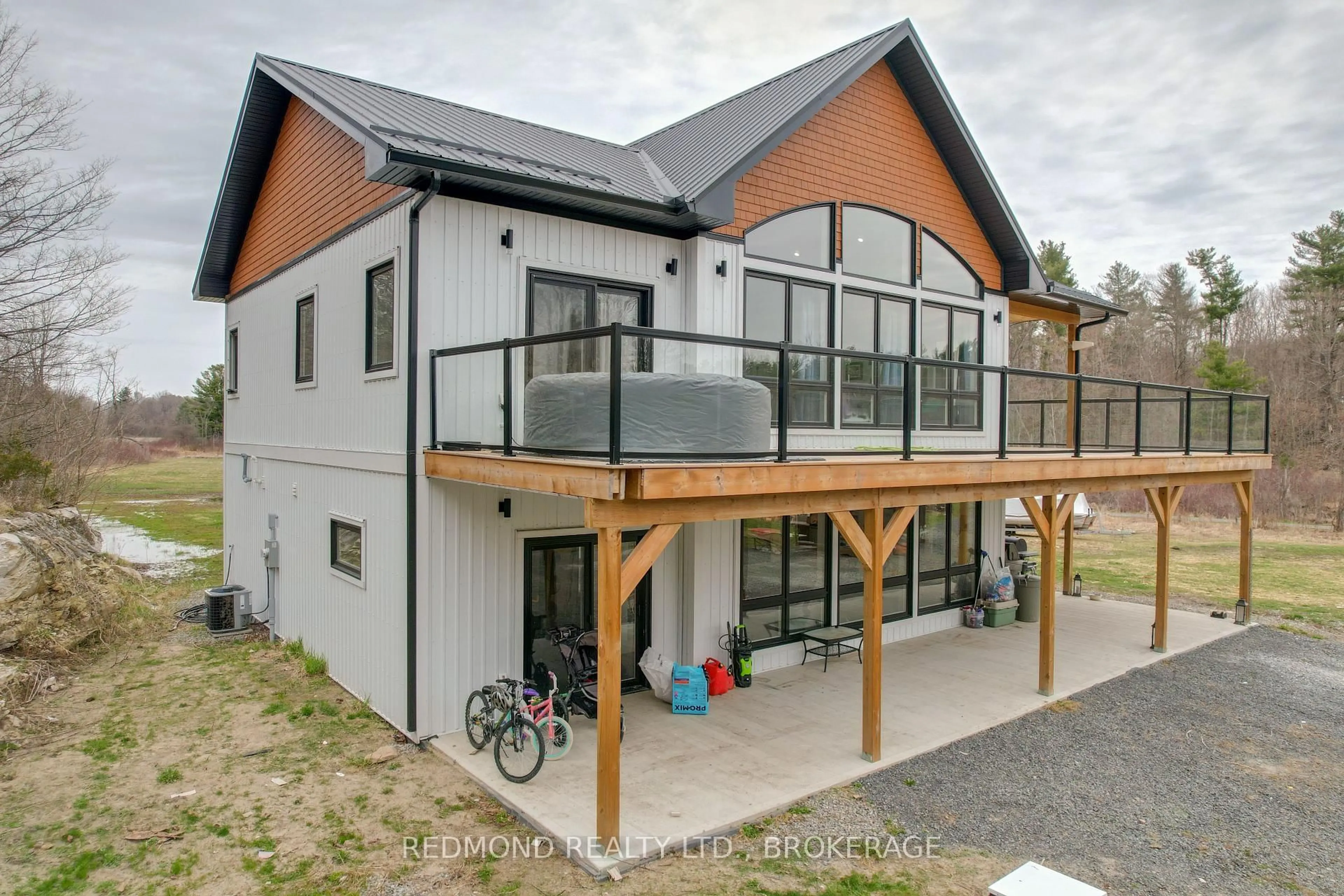 A pic from outside/outdoor area/front of a property/back of a property/a pic from drone, unknown for 250 Ellisville Rd, Leeds and the Thousand Islands Ontario K0E 1N0